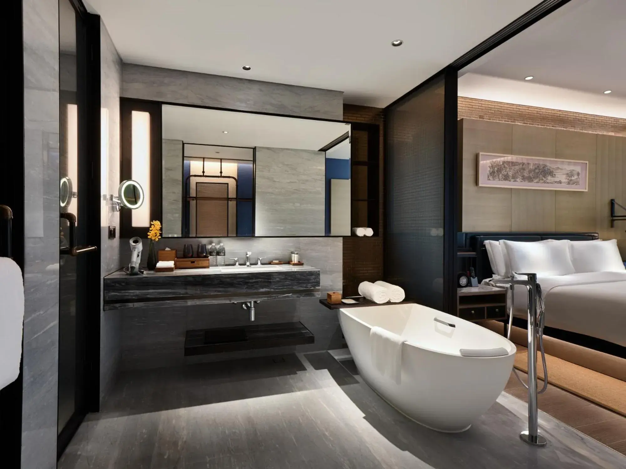 Bathroom, Bed in InterContinental Shanghai Wonderland, an IHG Hotel Bathroom, Bed in InterContinental Shanghai Wonderland, an IHG Hotel