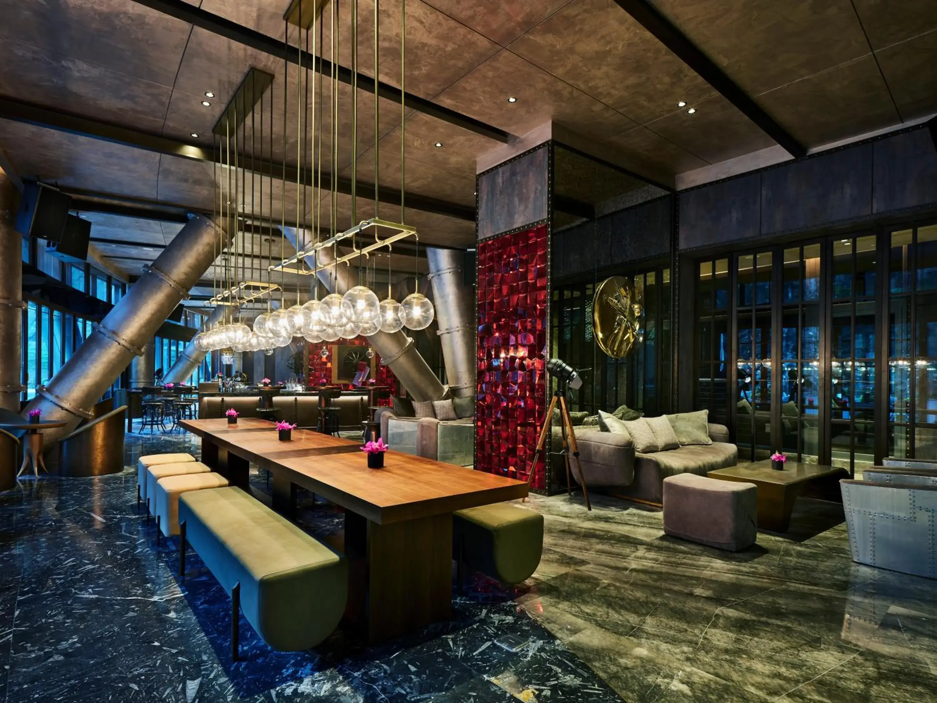 Lounge or bar in InterContinental Shanghai Wonderland, an IHG Hotel Lounge or bar in InterContinental Shanghai Wonderland, an IHG Hotel
