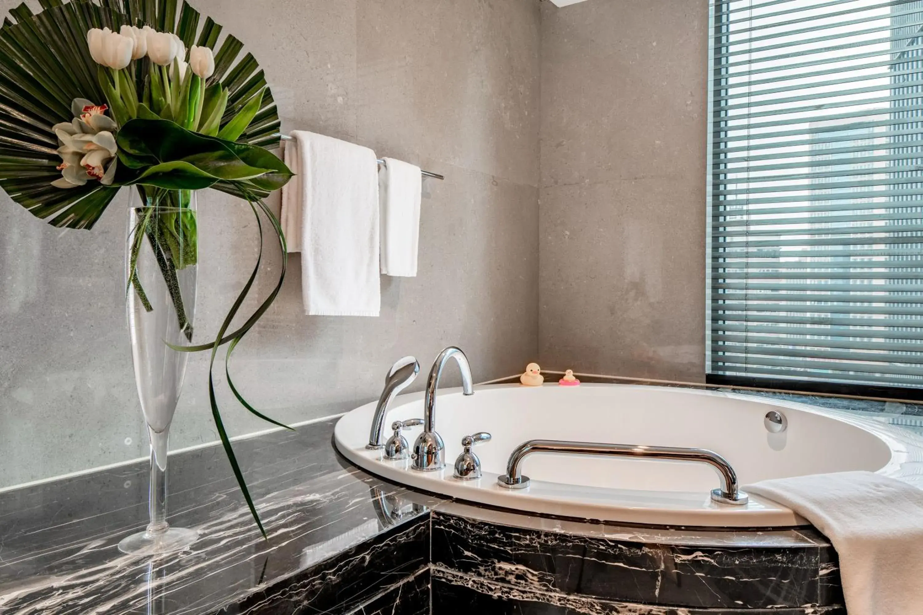 Premium King Room in Hotel Indigo Shanghai Jing'An by IHG Premium King Room in Hotel Indigo Shanghai Jing'An by IHG