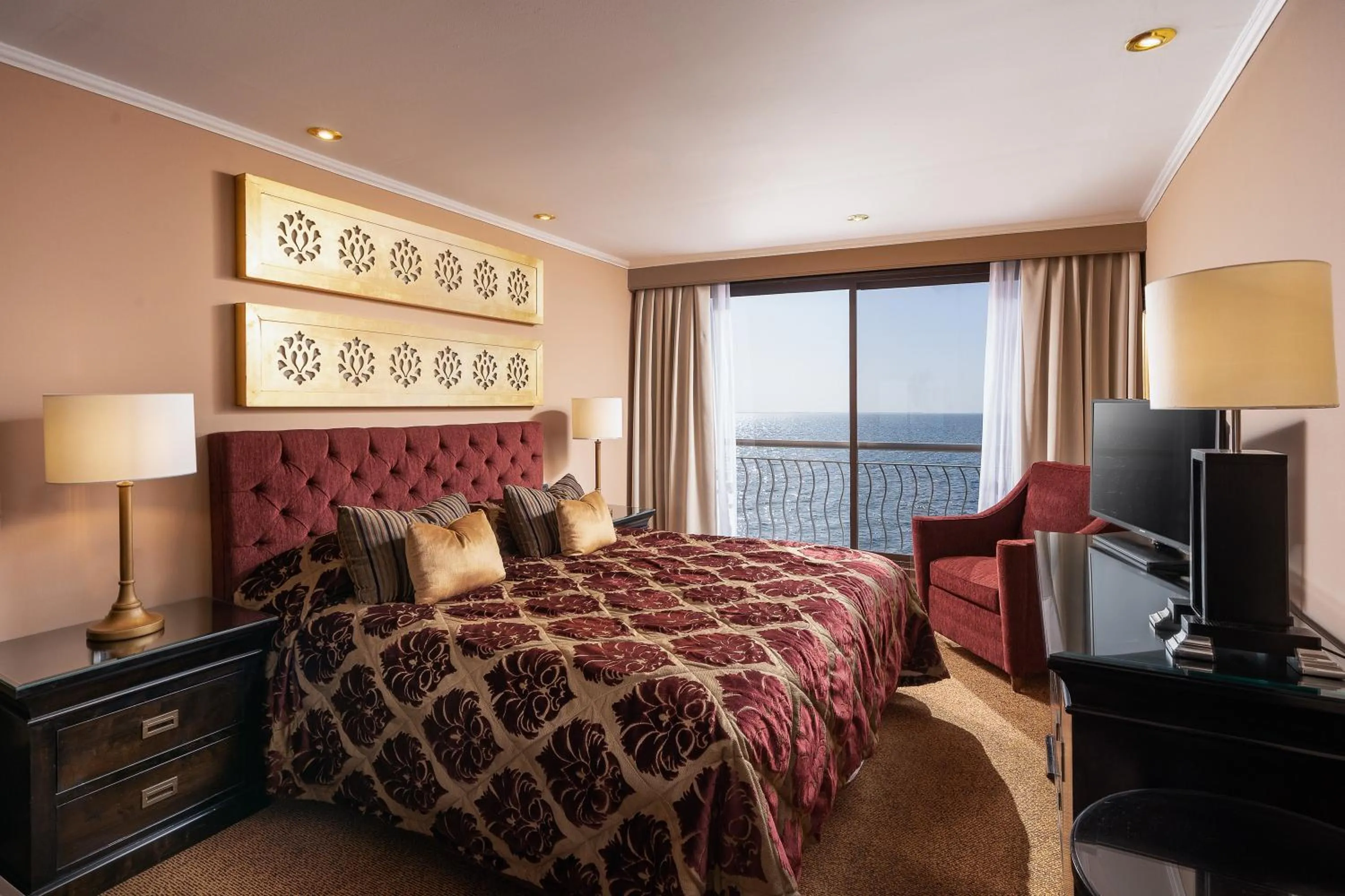 Bedroom, Bed in Steigenberger Omar El Khayam Nile Cruise - Every Monday from Aswan for 07 & 04 Nights - Every Friday From Abu Simbel for 03 Nights