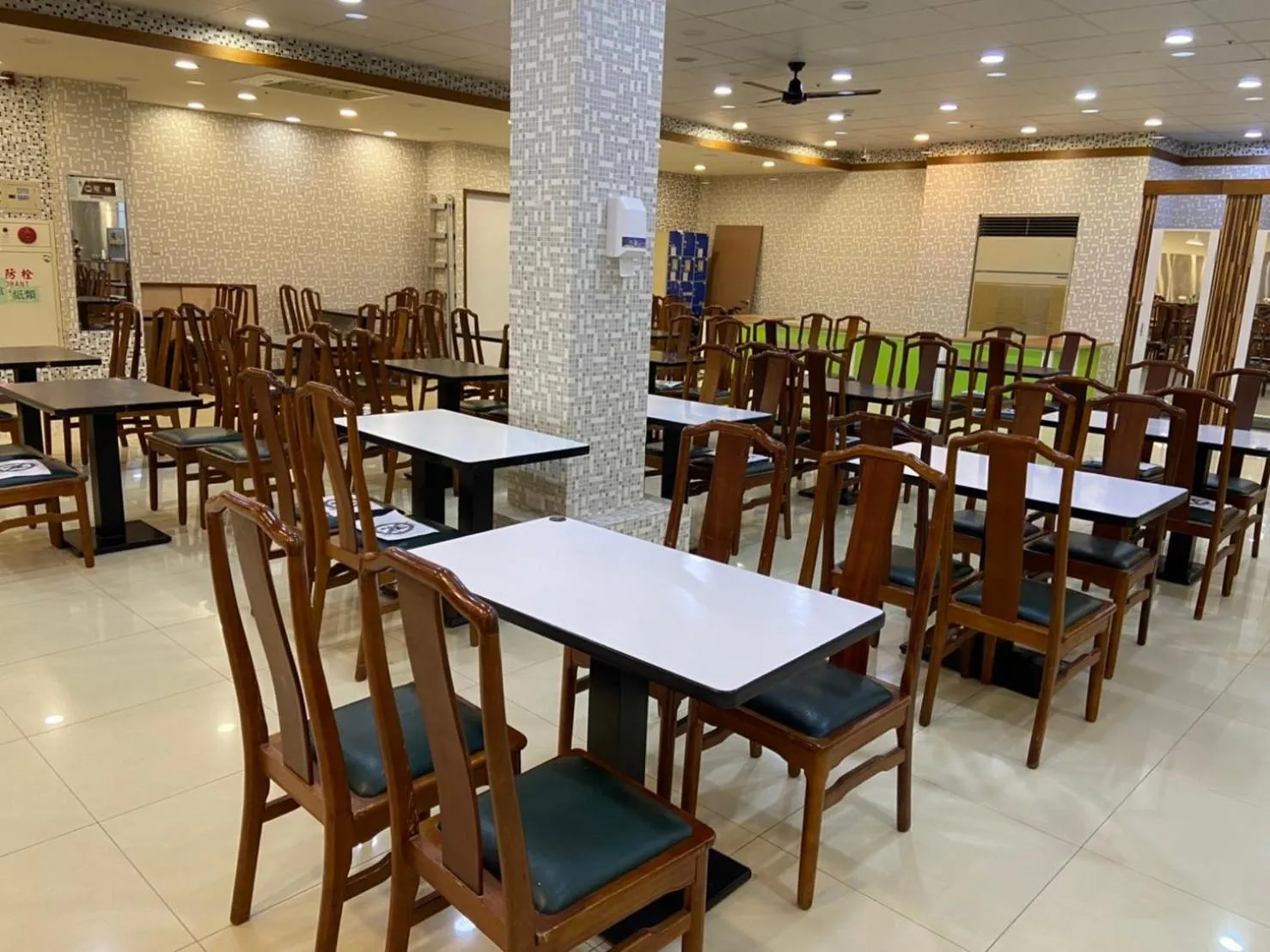 Restaurant/places to eat in Mao Hua Motel