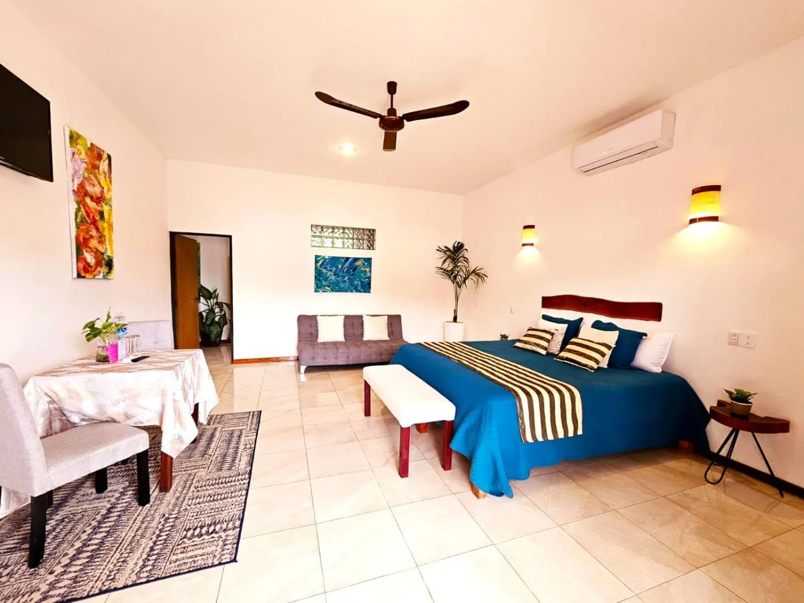 Living room, Bed in Mayan Majesty Boutique Hotel