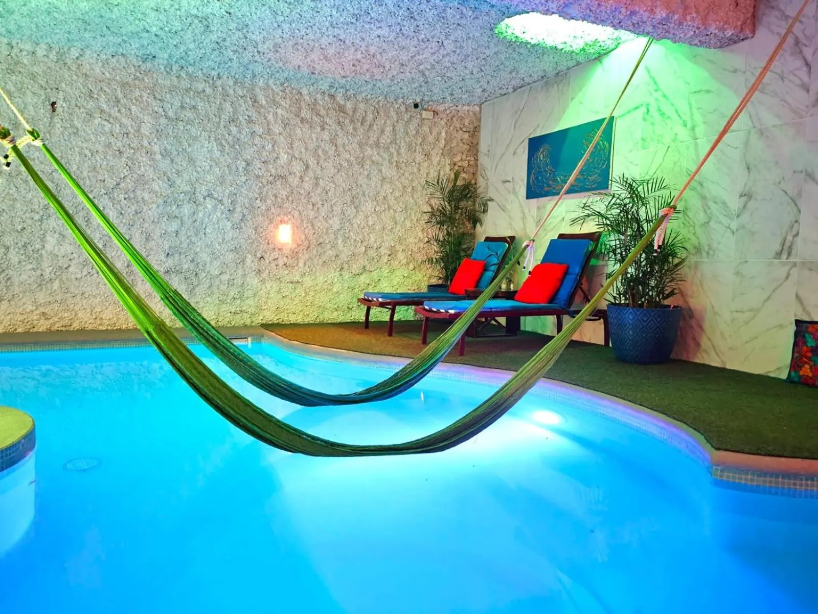 Swimming pool in Mayan Majesty Boutique Hotel