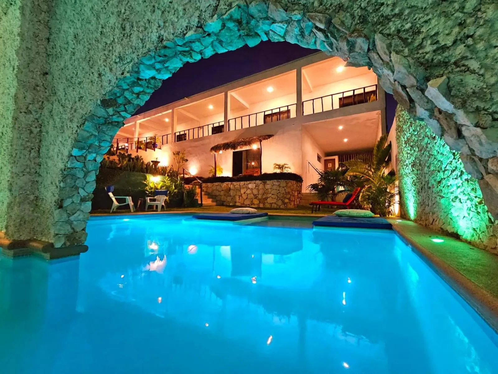 Swimming pool in Mayan Majesty Boutique Hotel