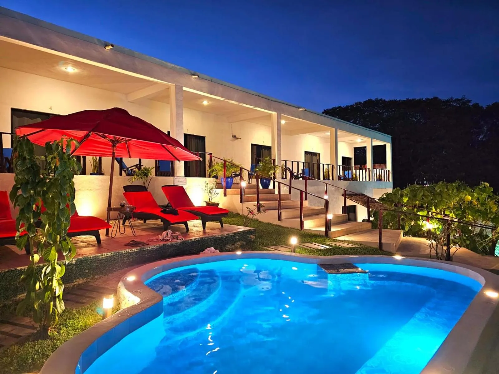 Swimming pool in Mayan Majesty Boutique Hotel