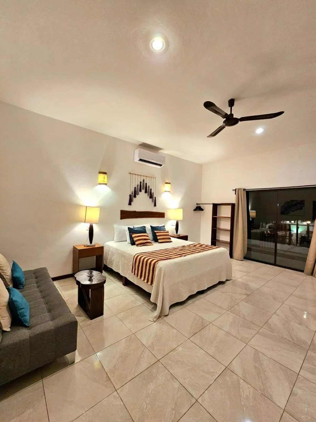 Photo of the whole room, Bed in Mayan Majesty Boutique Hotel