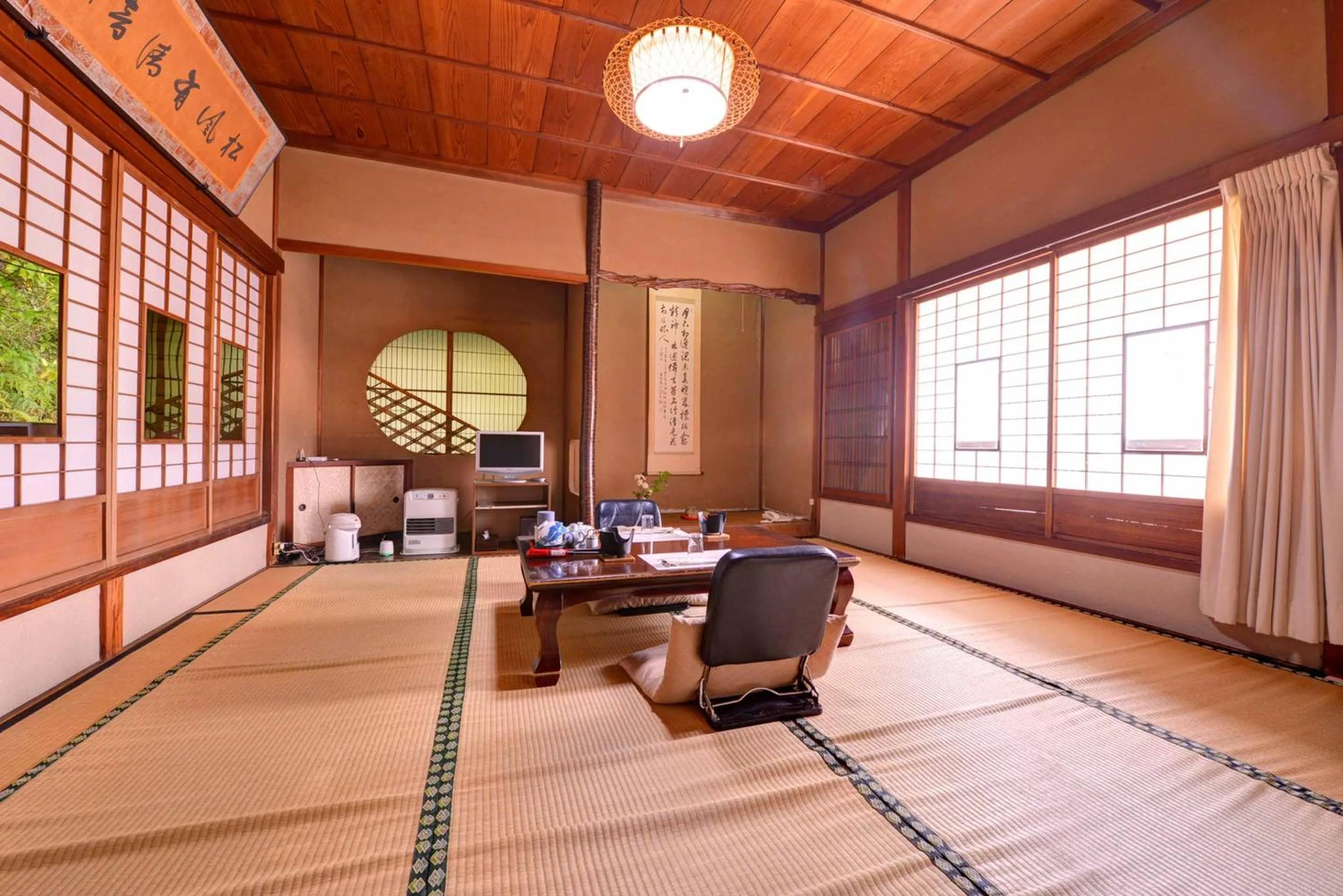 Photo of the whole room, Bed in Bingoya