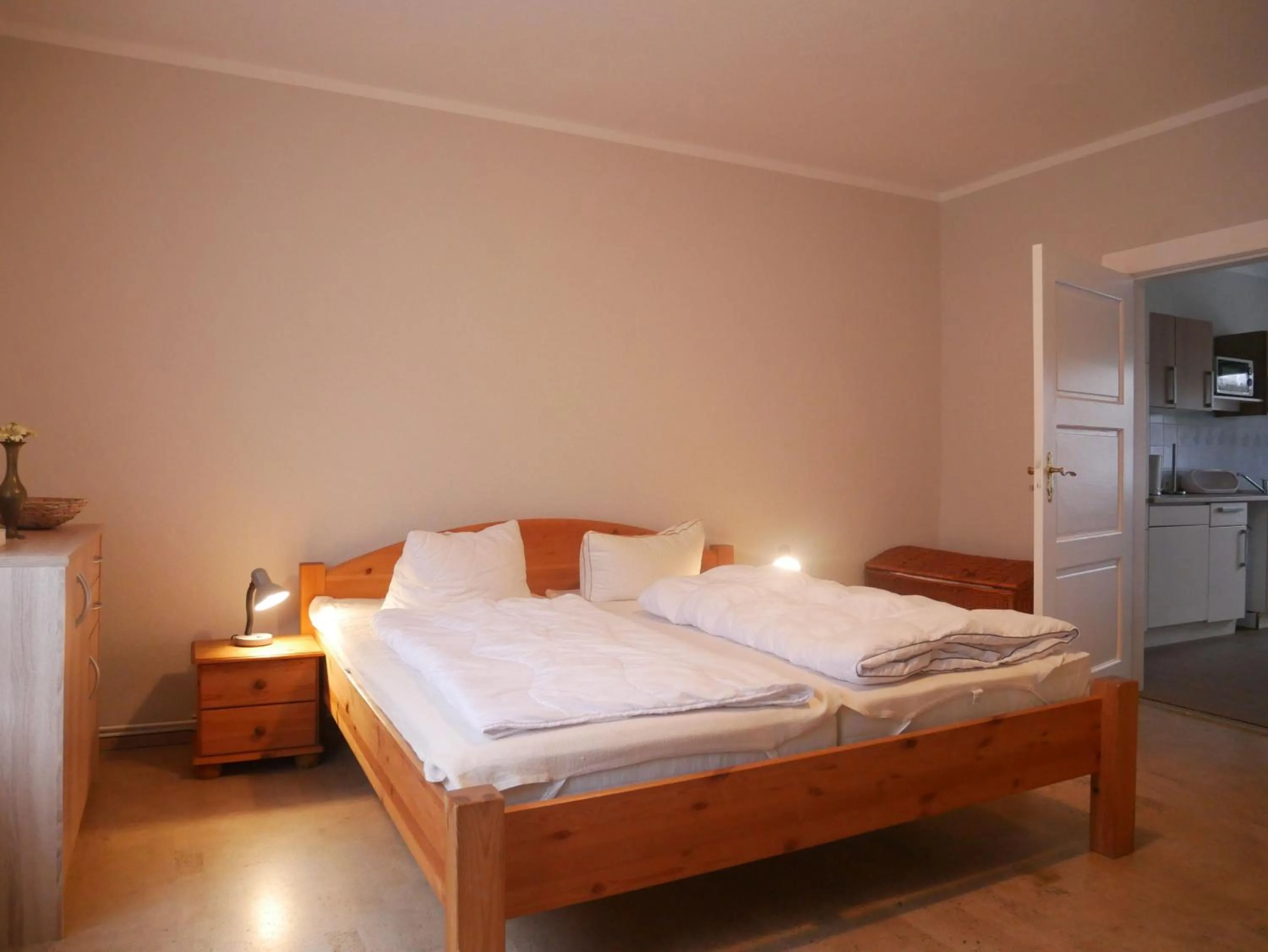 Bed in Ferienwohnungen & Bungalow Karlchen