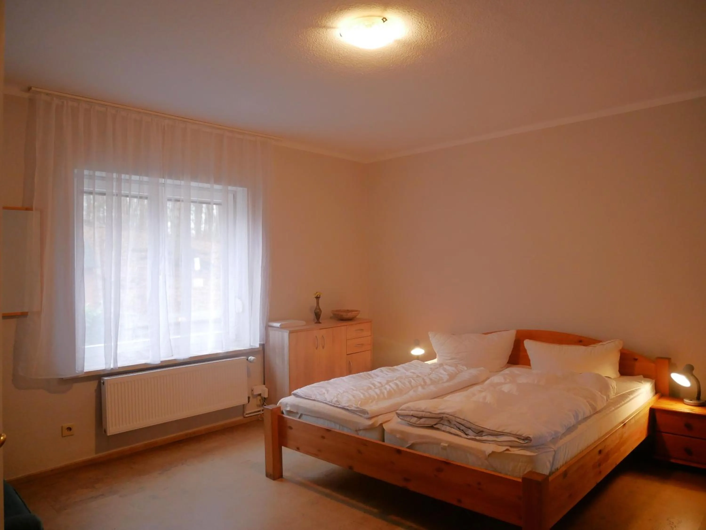 Bed in Ferienwohnungen & Bungalow Karlchen