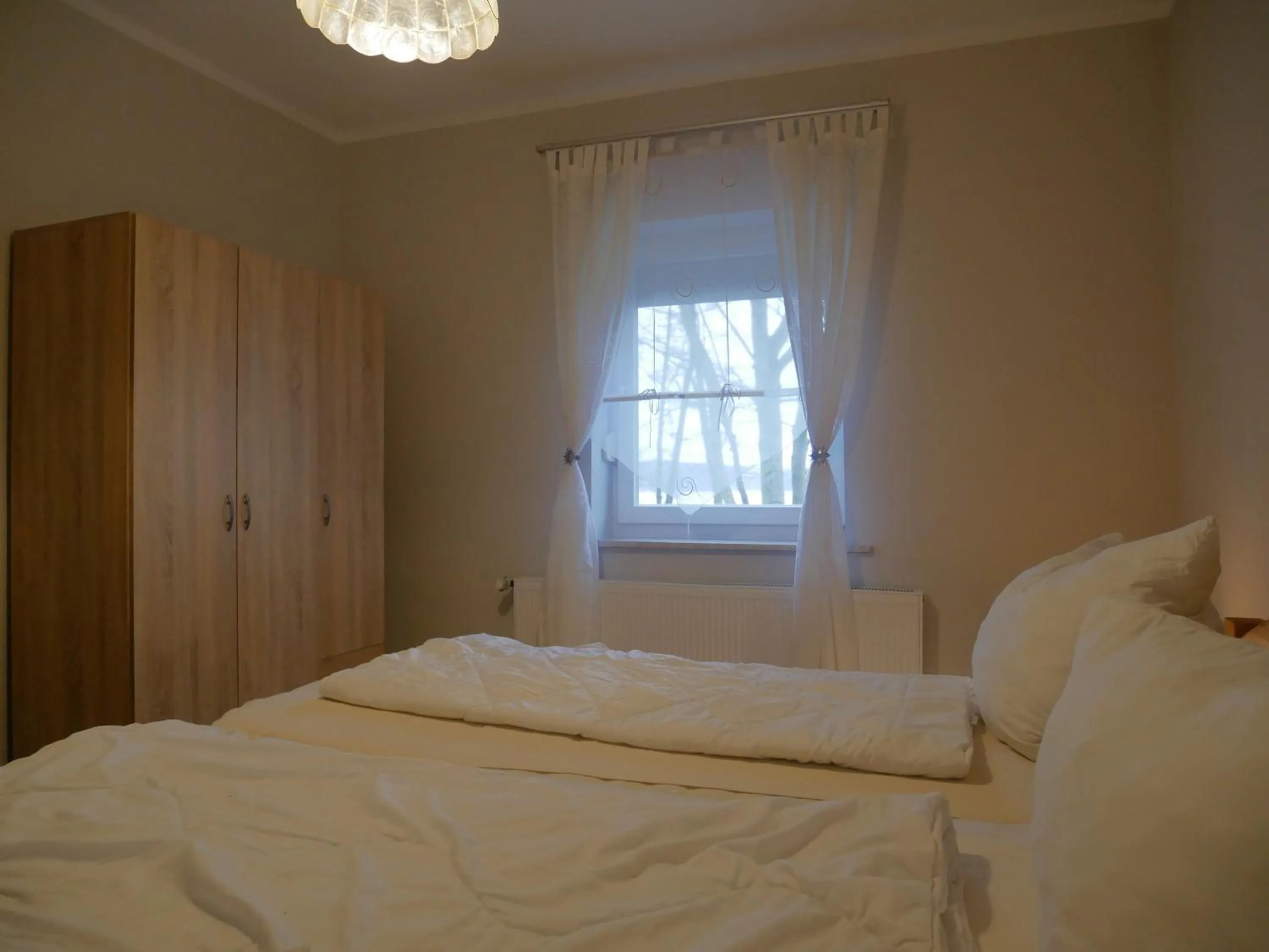 Bed in Ferienwohnungen & Bungalow Karlchen
