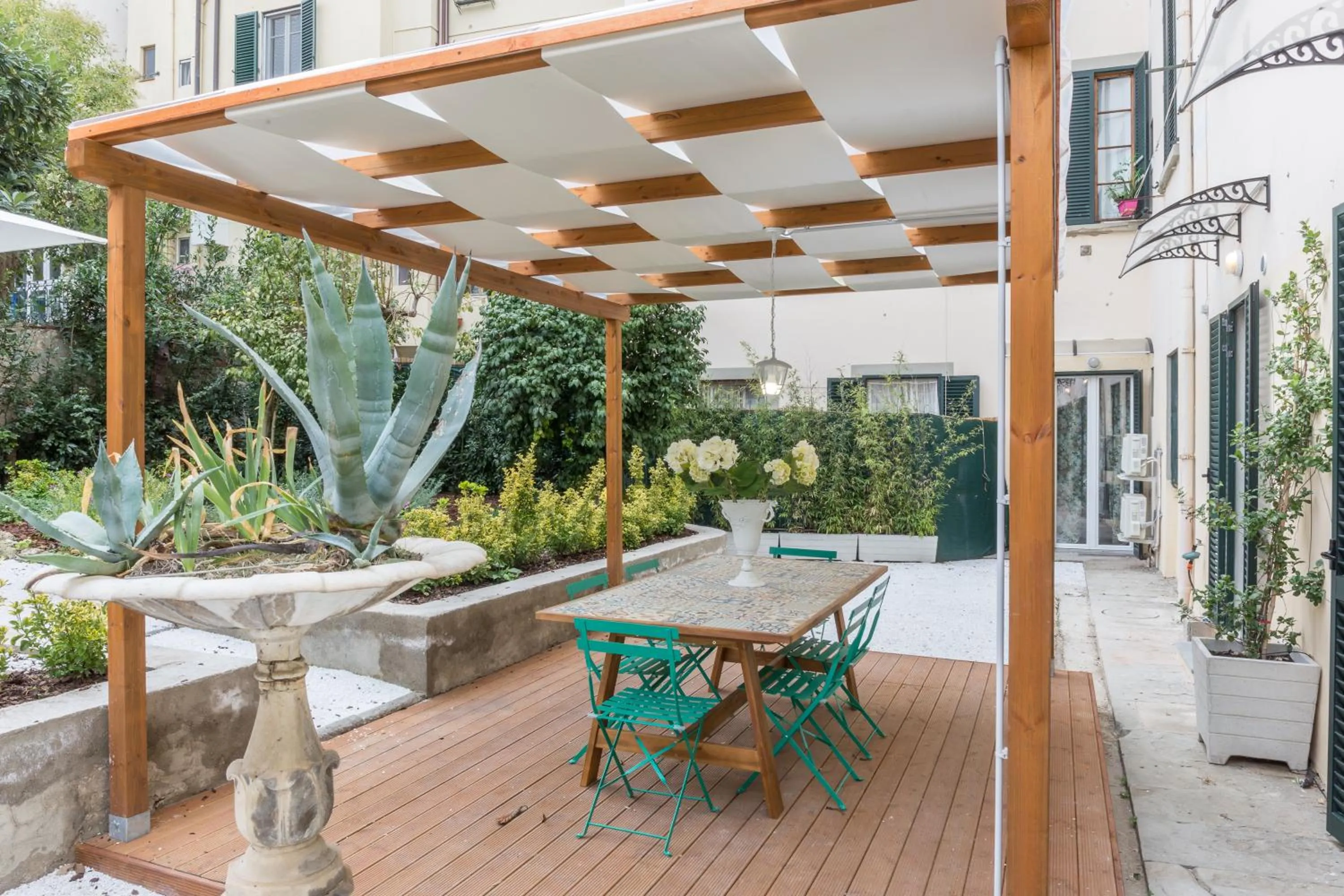 Garden in Pilastri Majestic Garden by Mmega