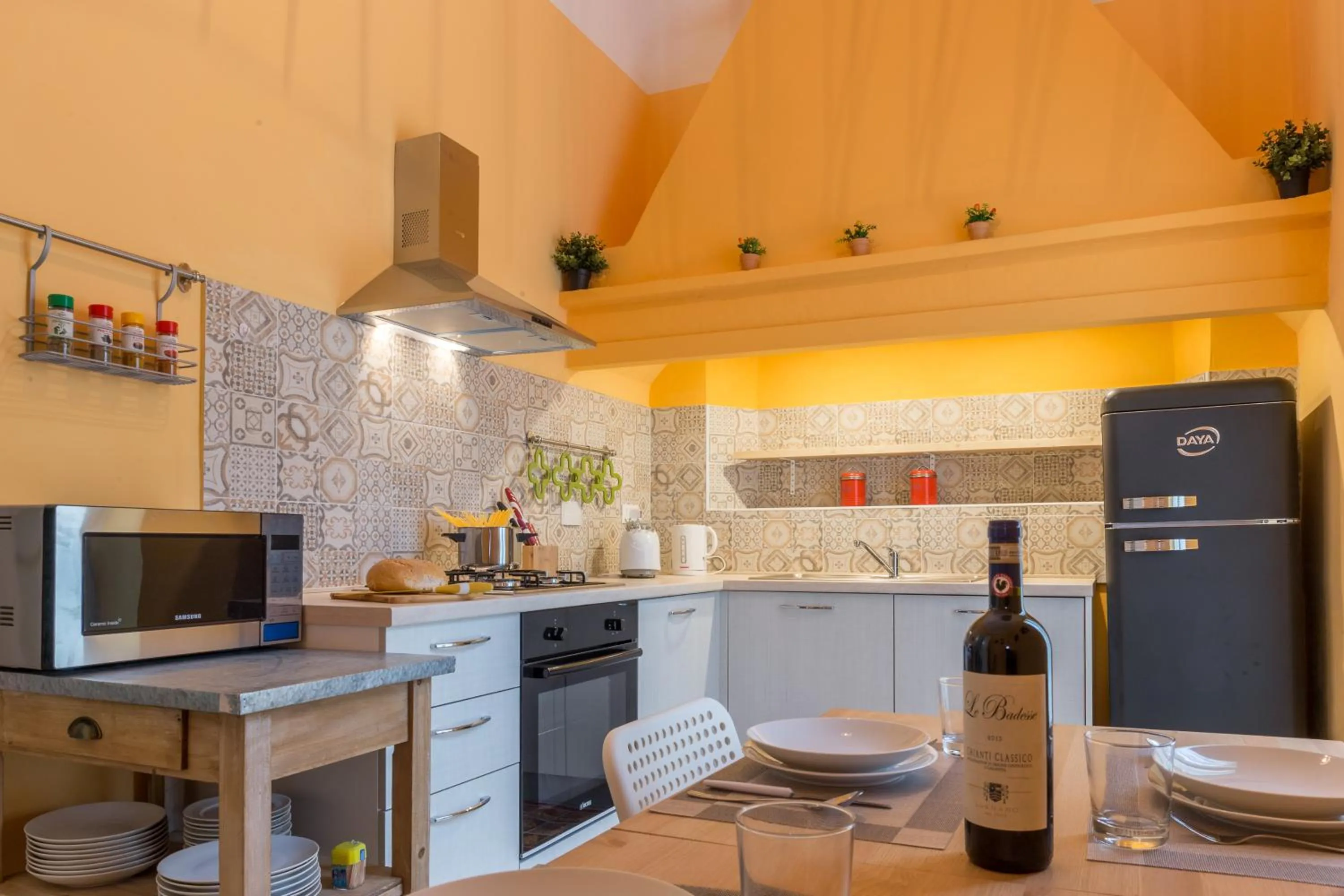 Kitchen or kitchenette in Pilastri Majestic Garden by Mmega