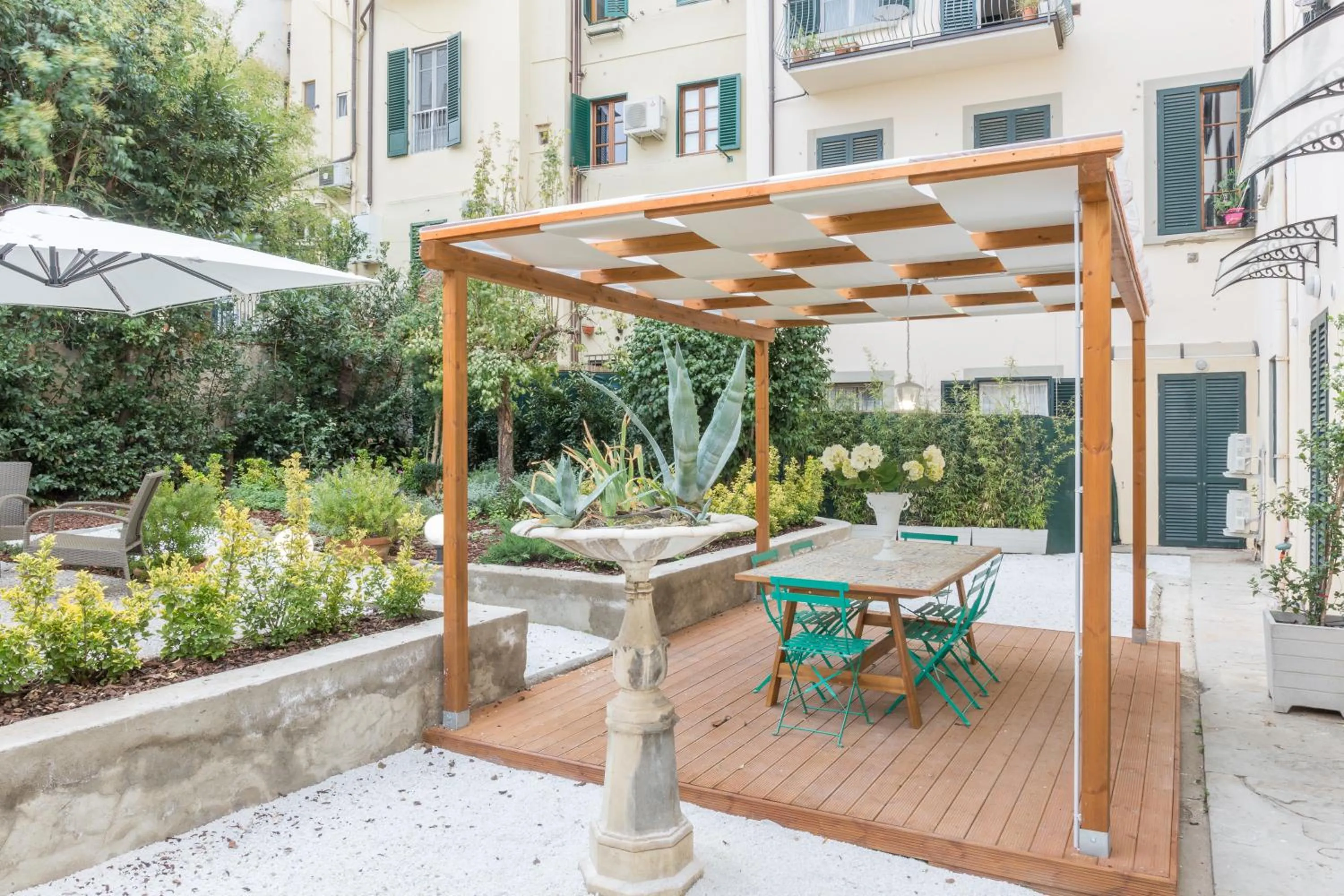 Garden in Pilastri Majestic Garden by Mmega