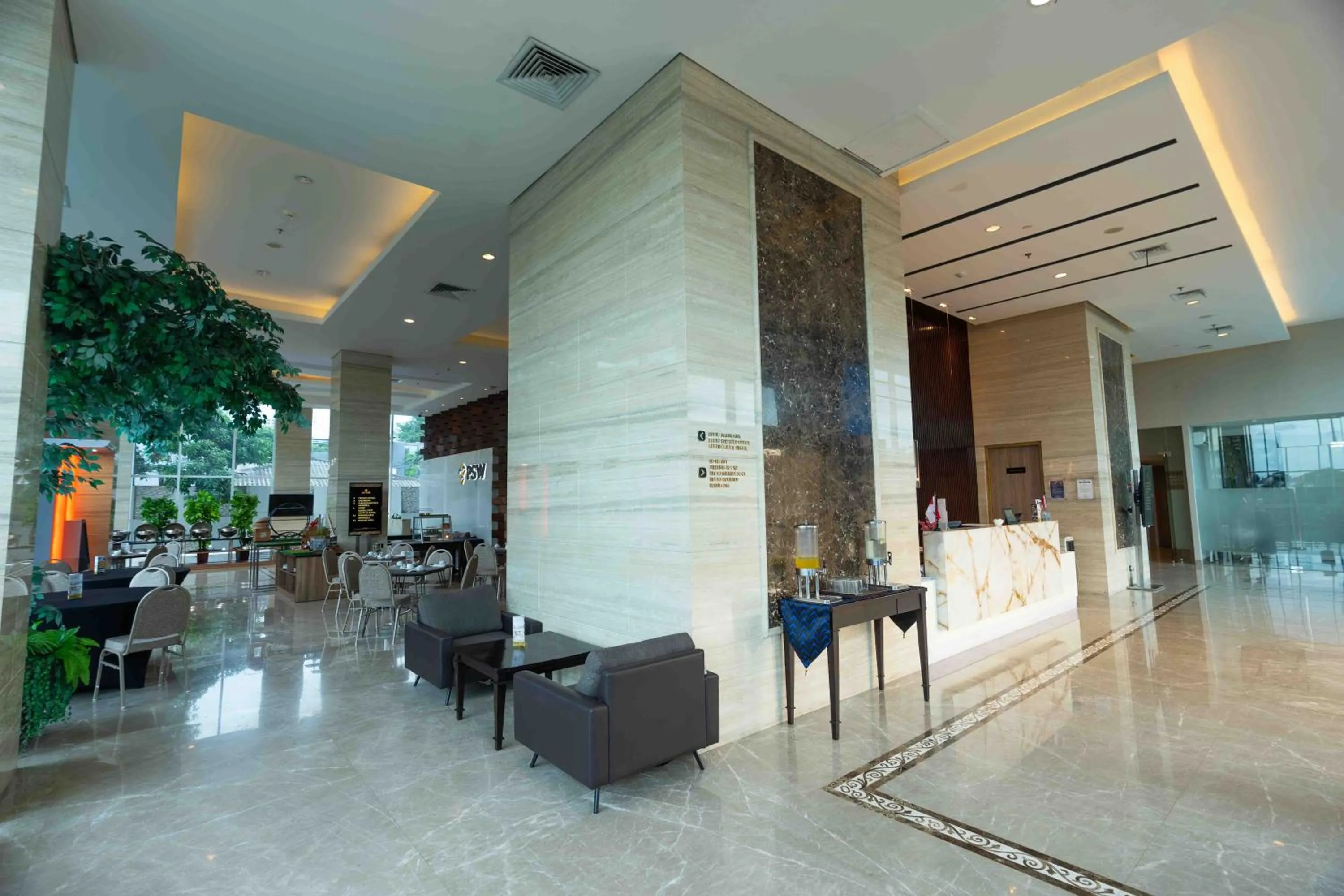 Restaurant/places to eat in Azana Suites Hotel Antasari
