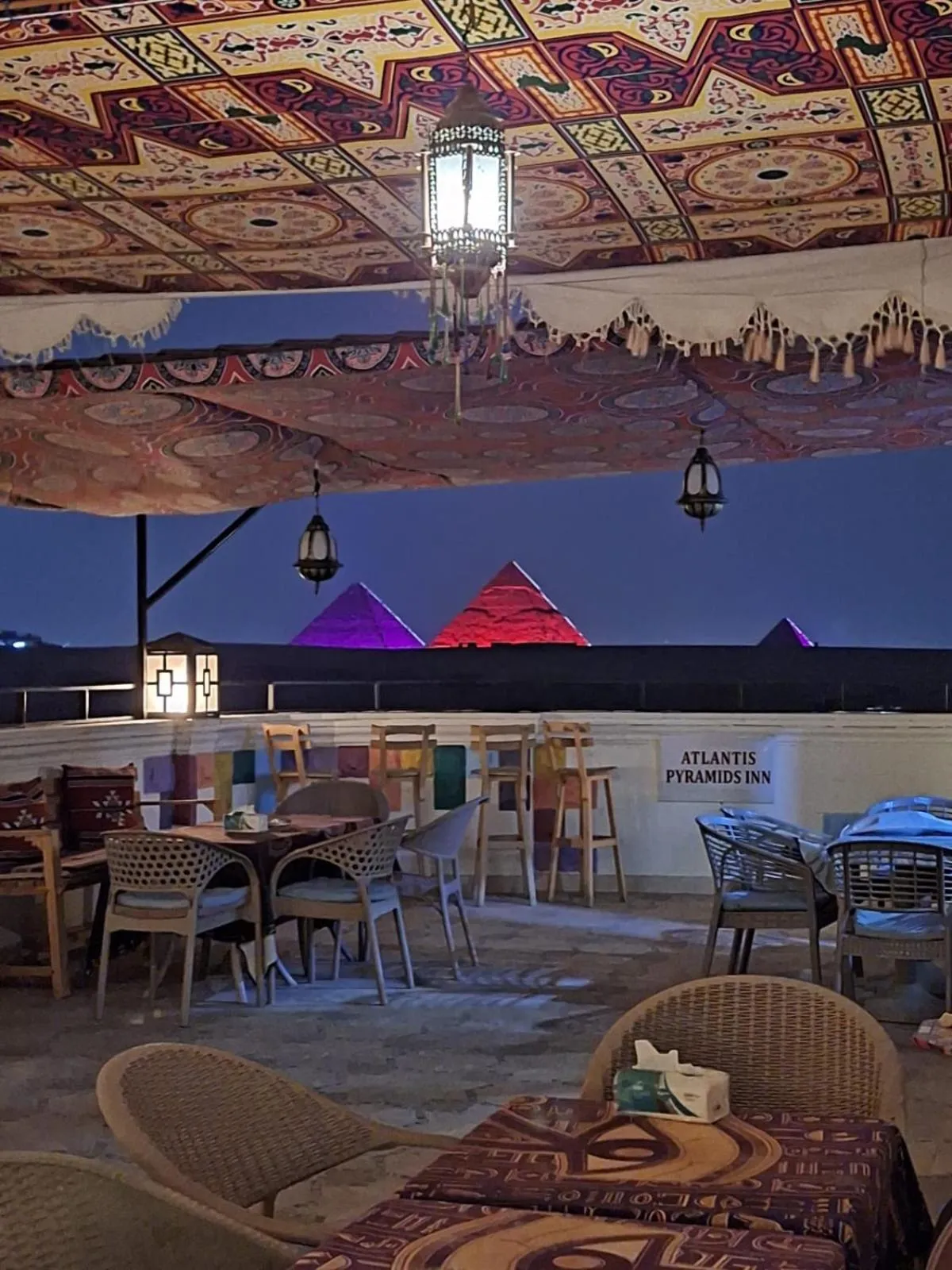 Restaurant/places to eat in Atlantis Pyramids Inn