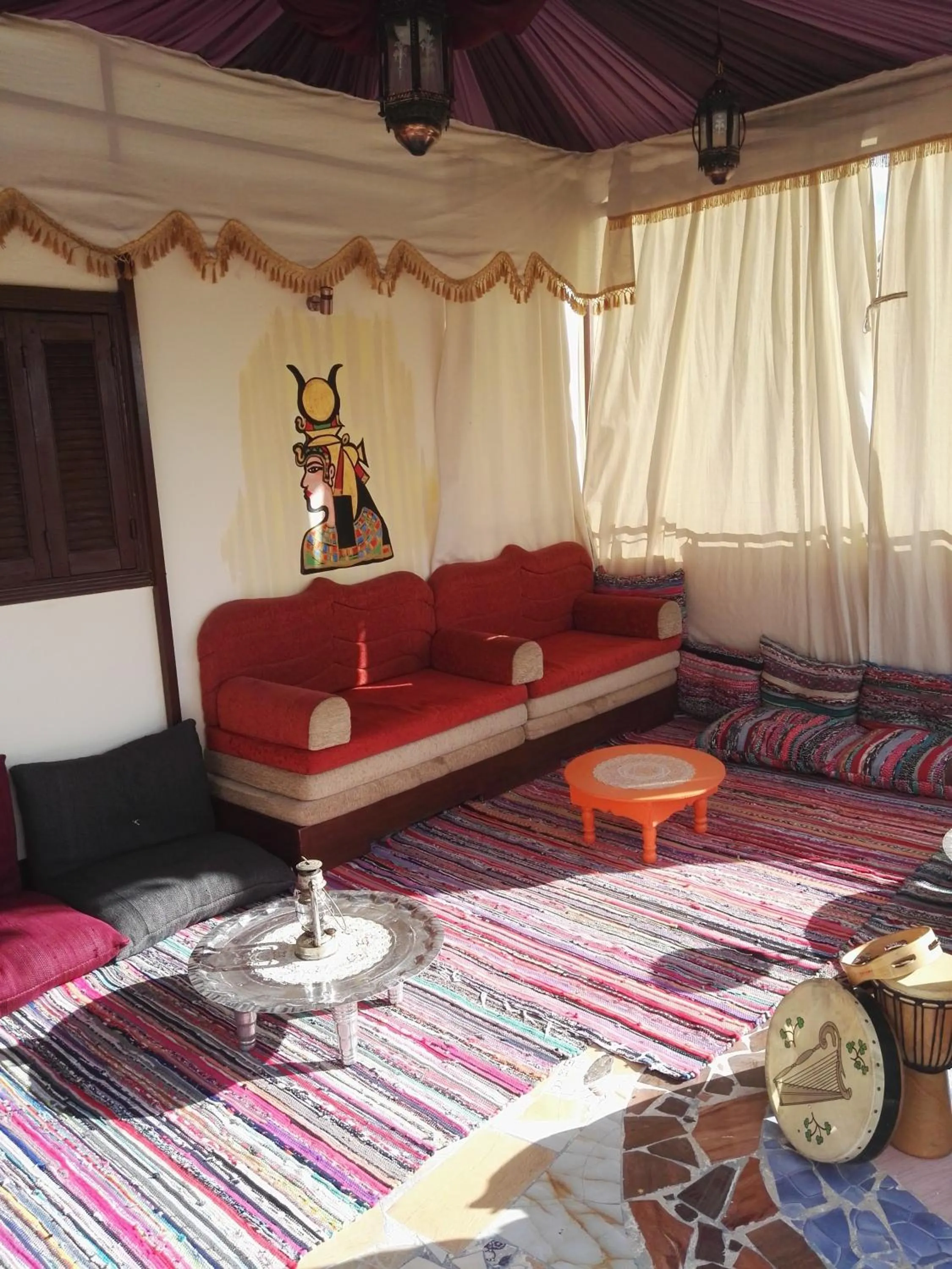 Living room, Bed in Atlantis Pyramids Inn