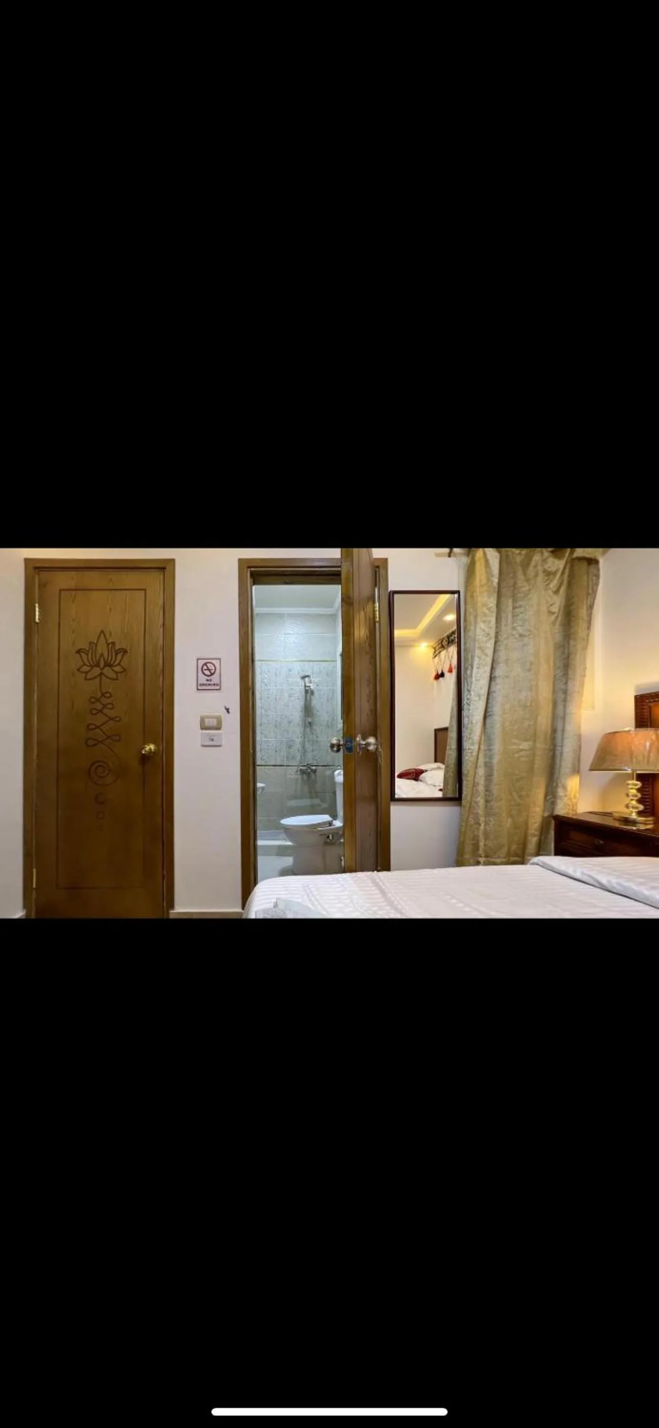 Toilet, Bed in Atlantis Pyramids Inn