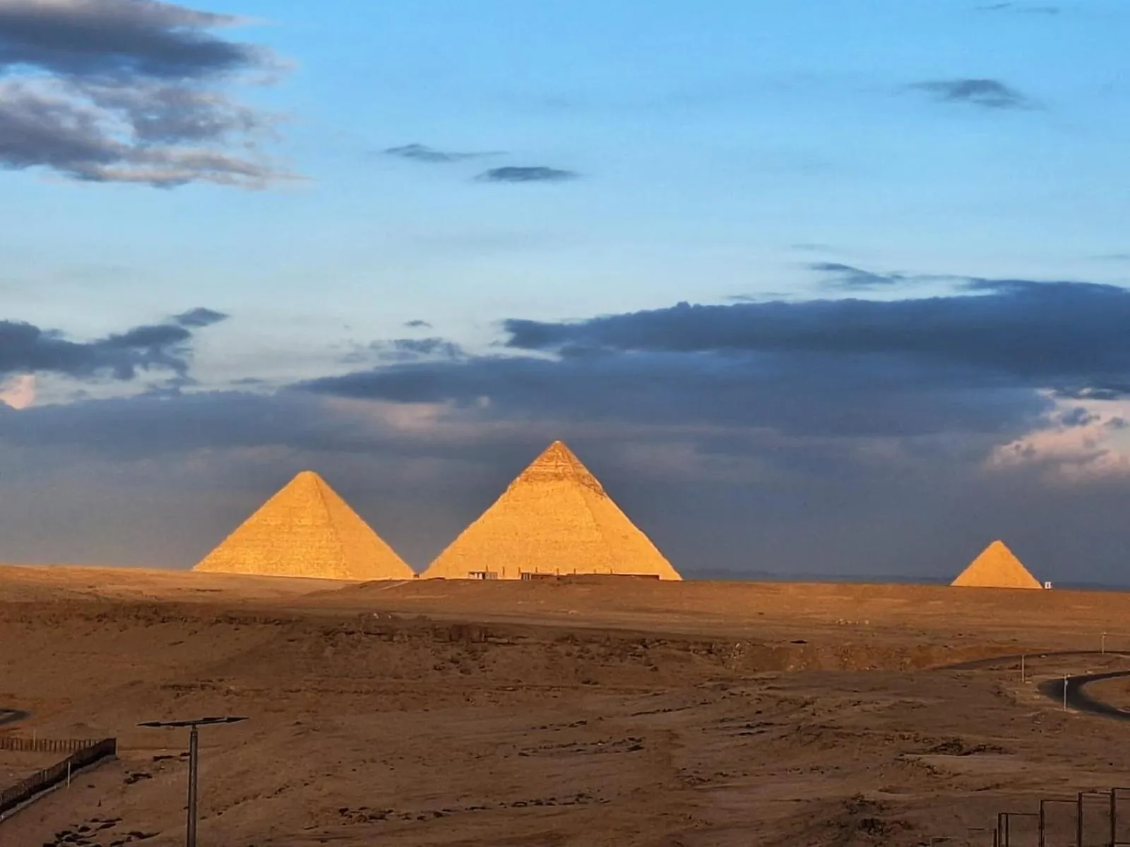 Atlantis Pyramids Inn