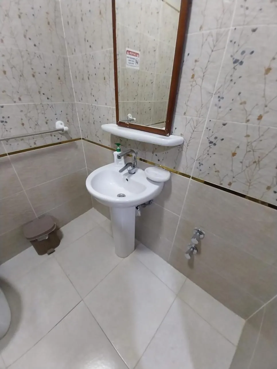 Bathroom in Atlantis Pyramids Inn