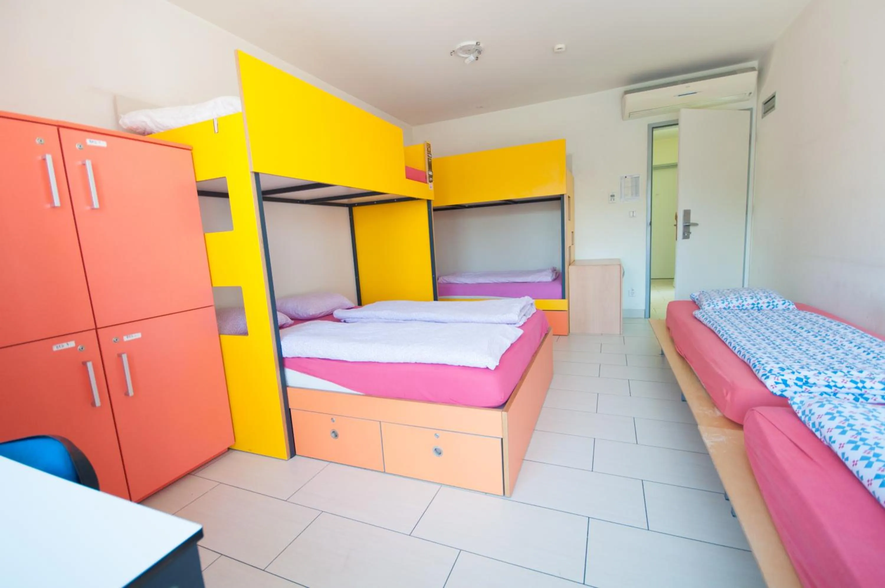 Bed in Simbol Rooms with free private parking