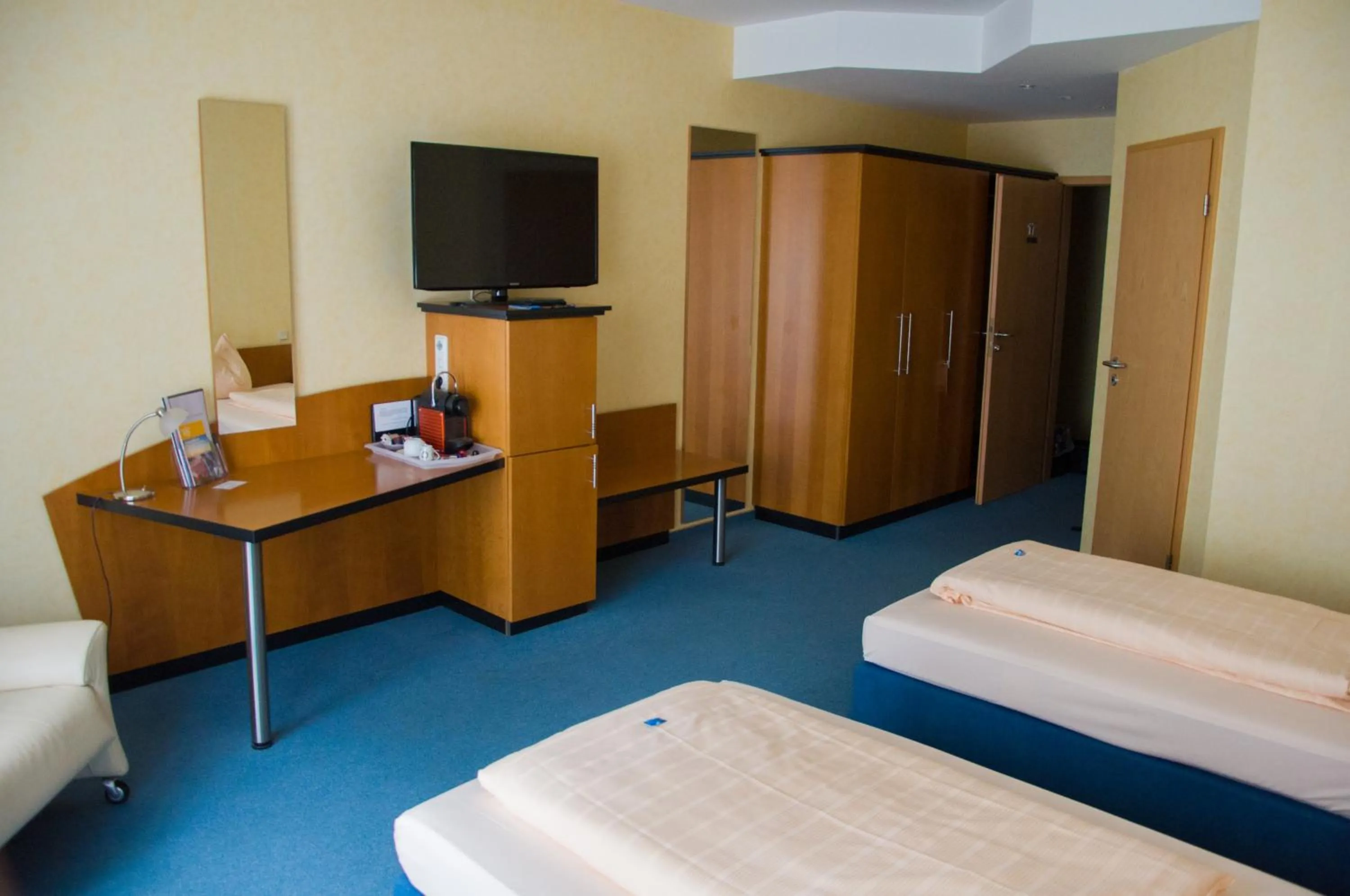 TV and multimedia, Bed in Hotel Stadt Püttlingen