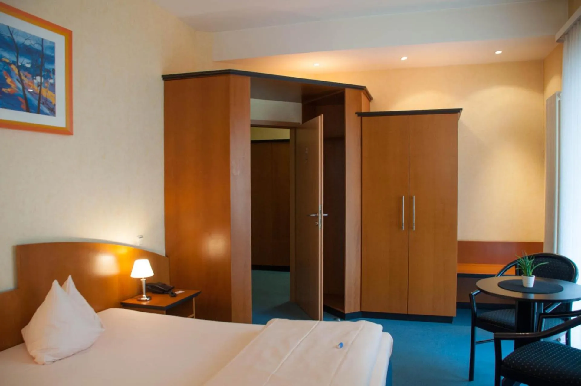 Photo of the whole room, Bed in Hotel Stadt Püttlingen