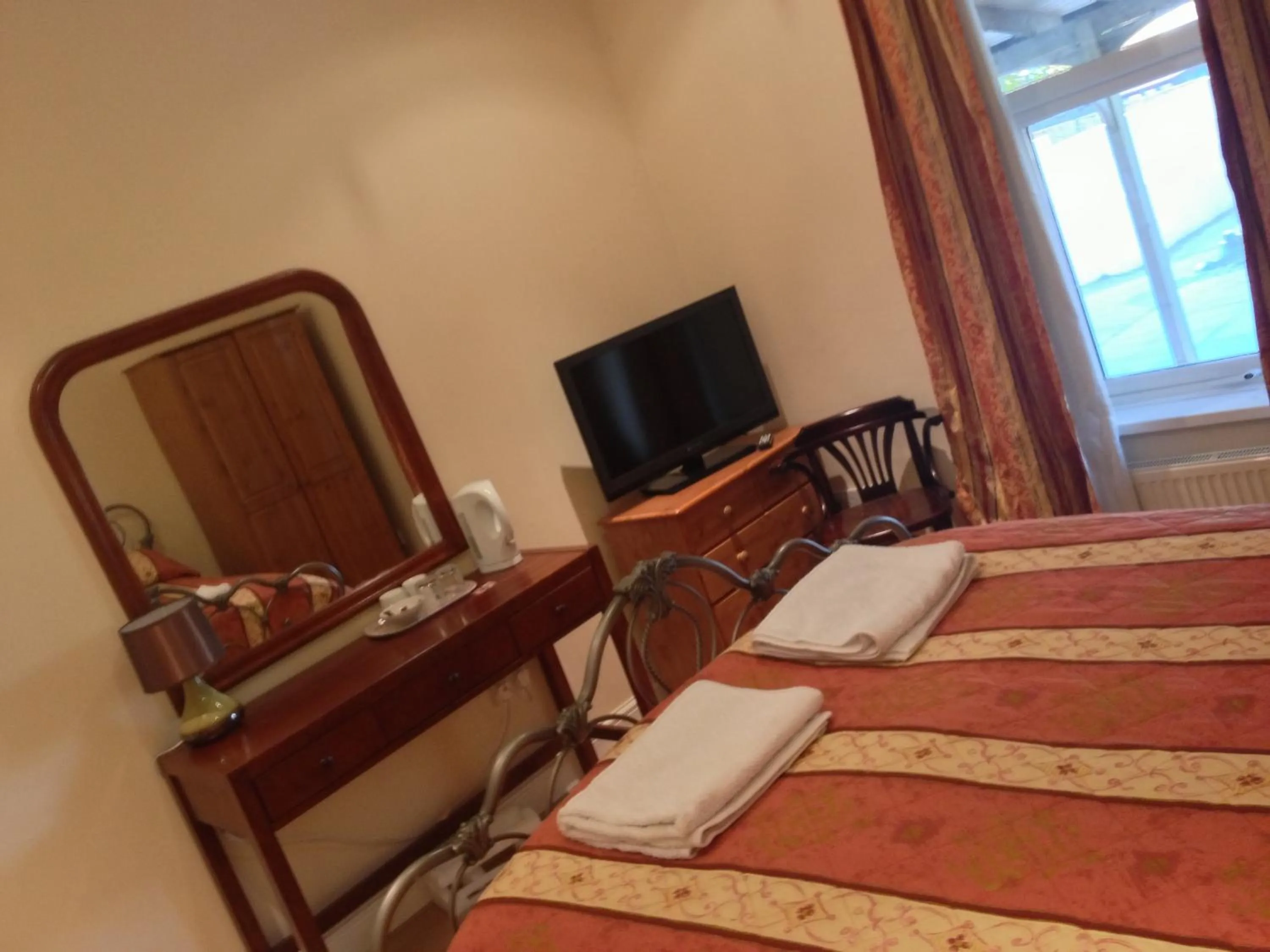 Bathroom, Bed in The Dharma Lodge