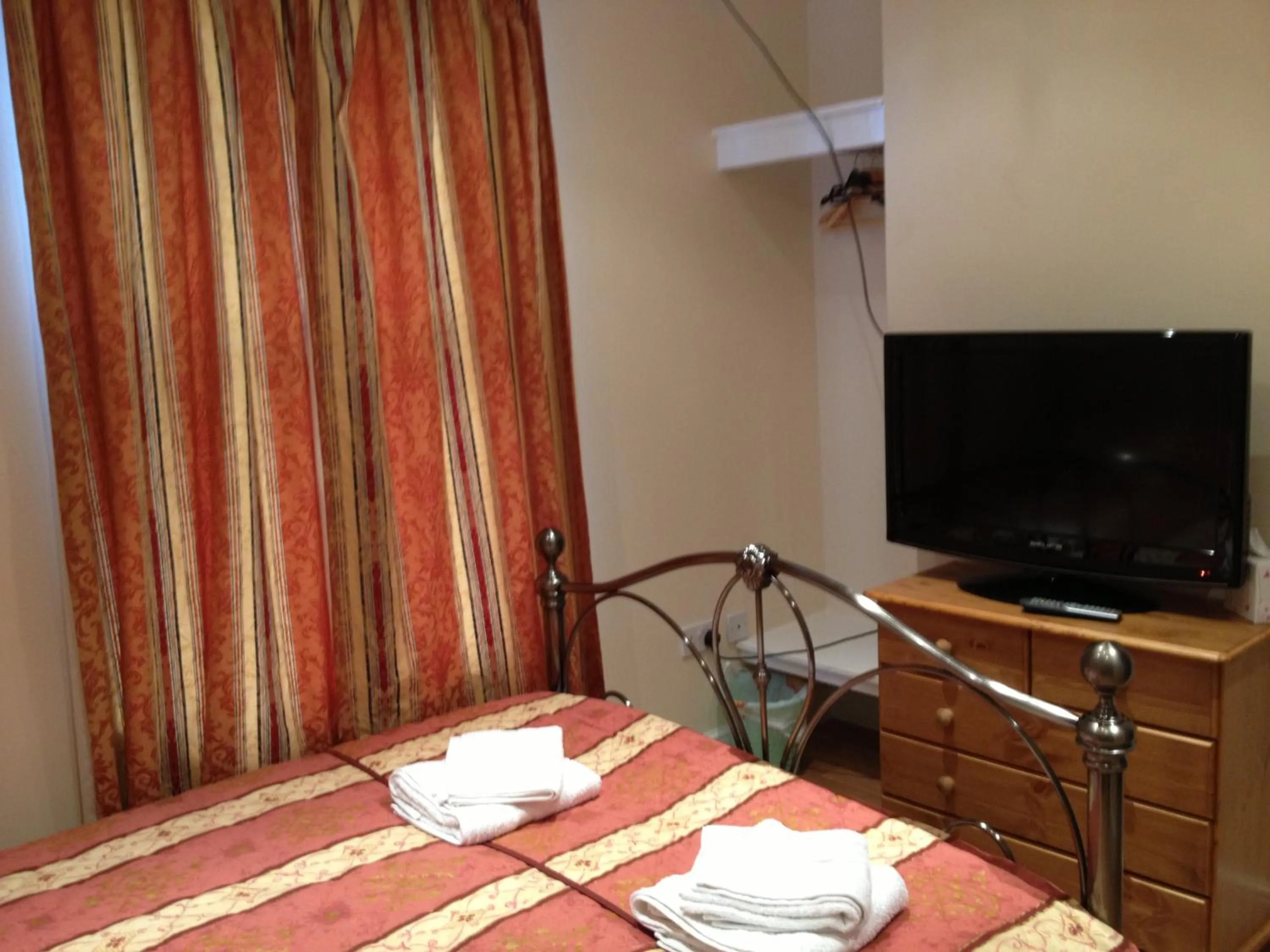 Bed in The Dharma Lodge