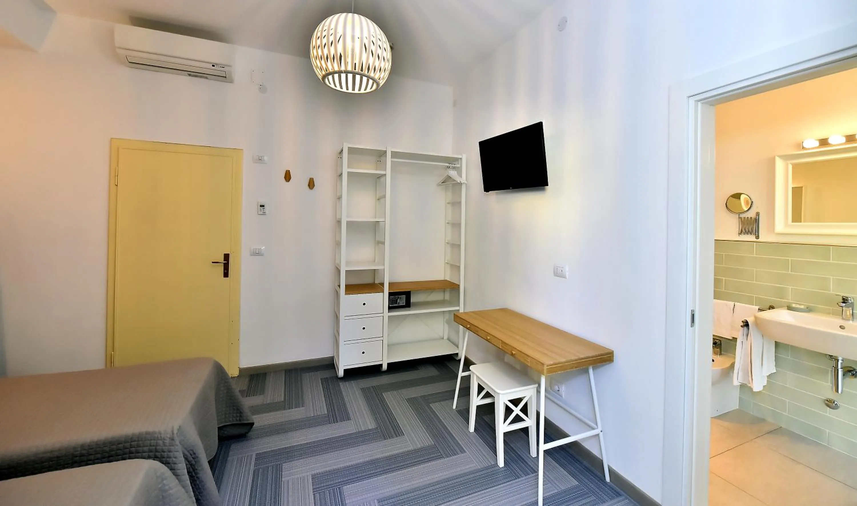 Photo of the whole room in Hotel Doria