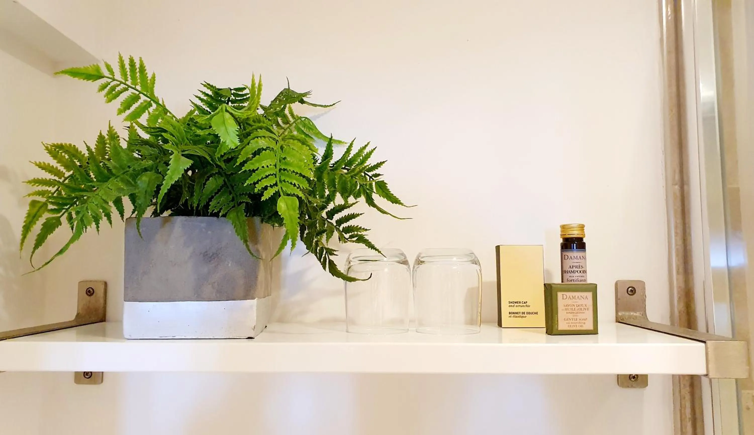 Bathroom in A Room With A View - Free Parking