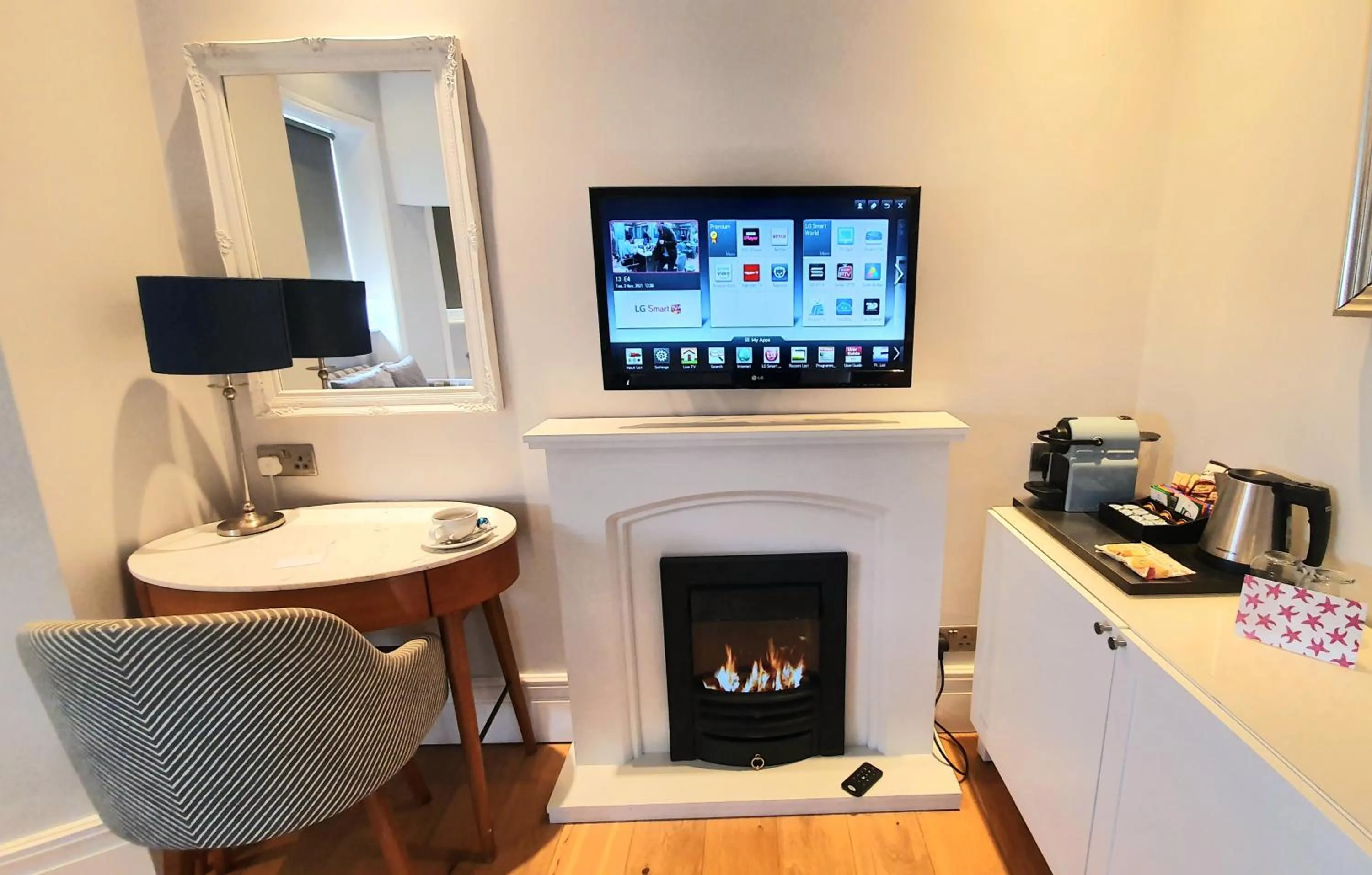 TV and multimedia in A Room With A View - Free Parking