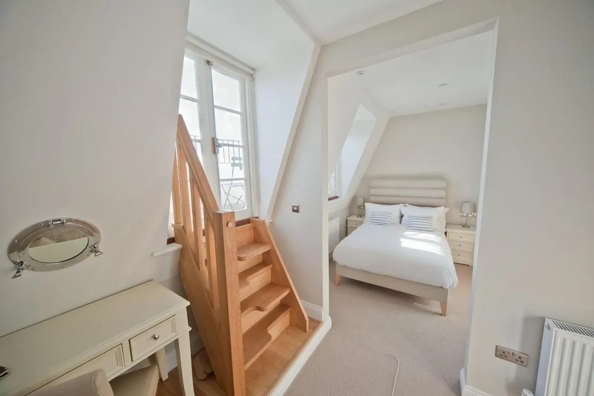 Bedroom, Bed in A Room With A View - Free Parking