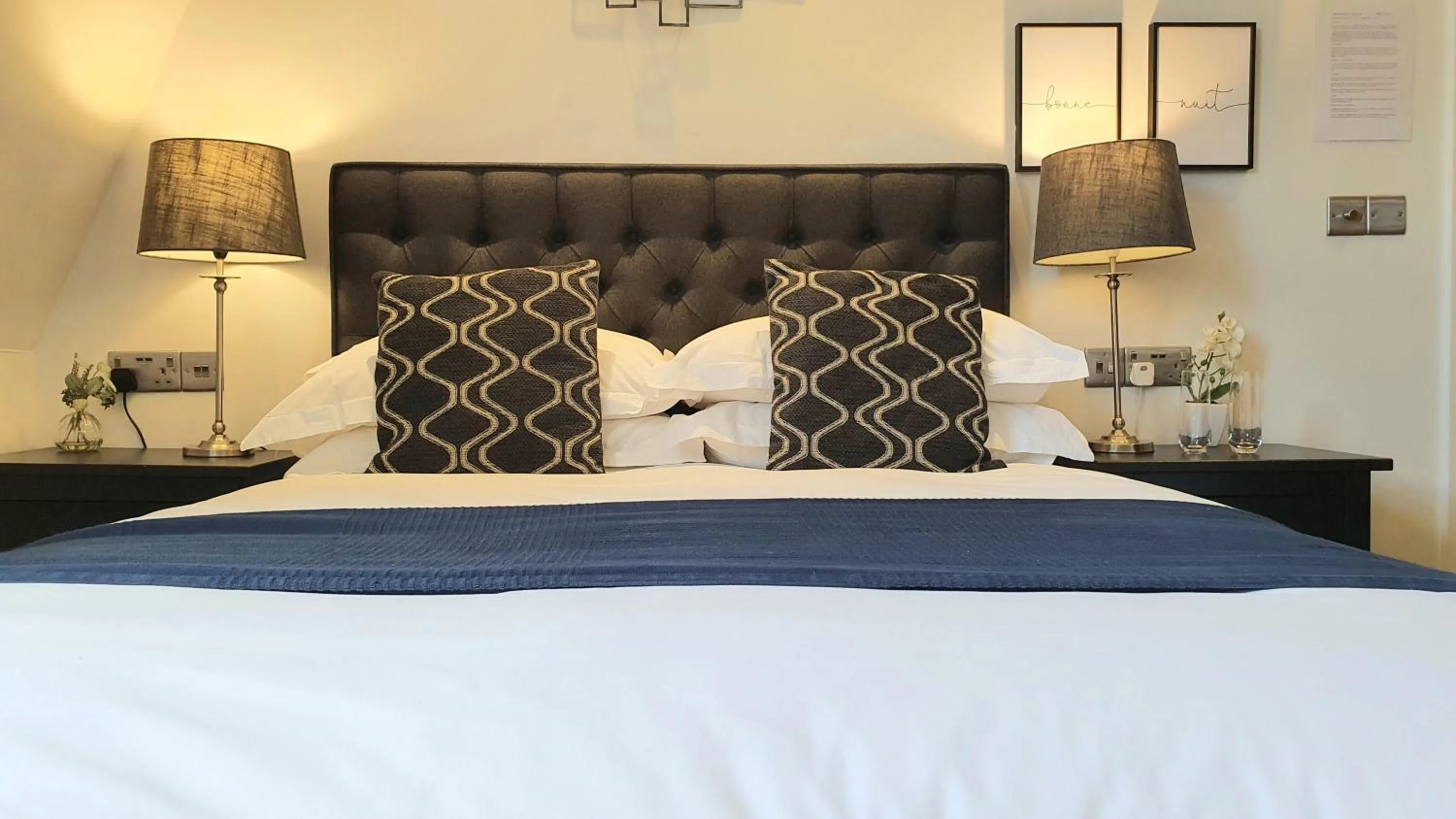 Bedroom, Bed in A Room With A View - Free Parking