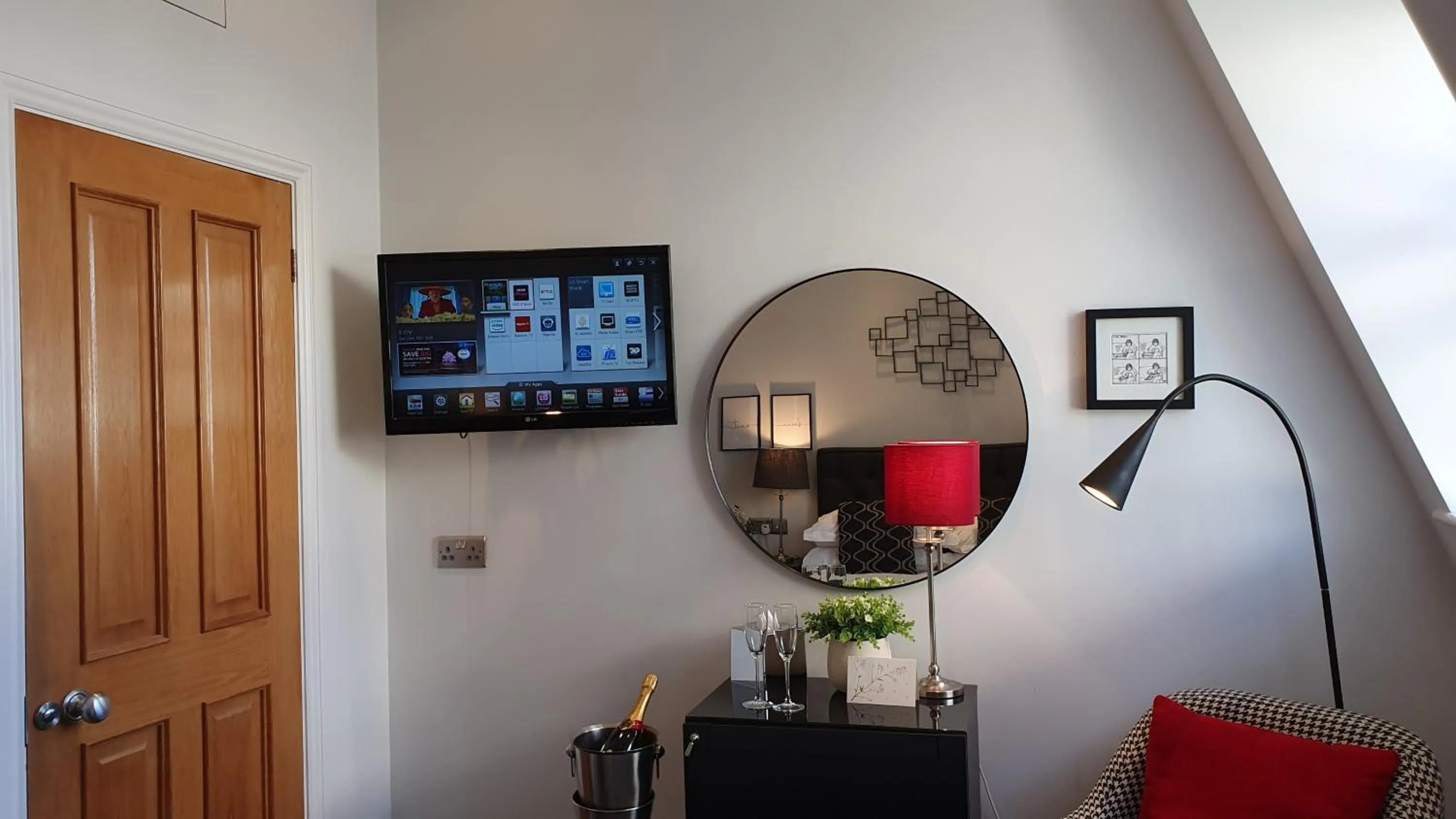 TV and multimedia in A Room With A View - Free Parking