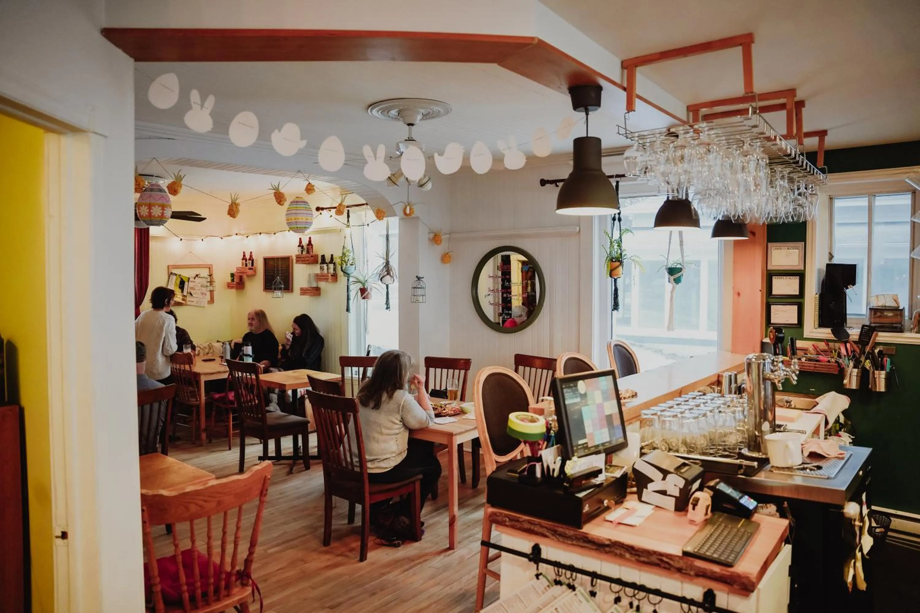 Restaurant/places to eat in Les Pinsons des Rives