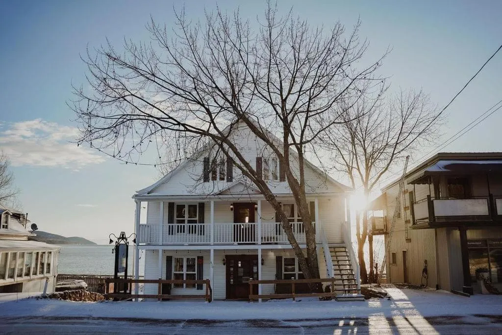 Property building in Les Pinsons des Rives
