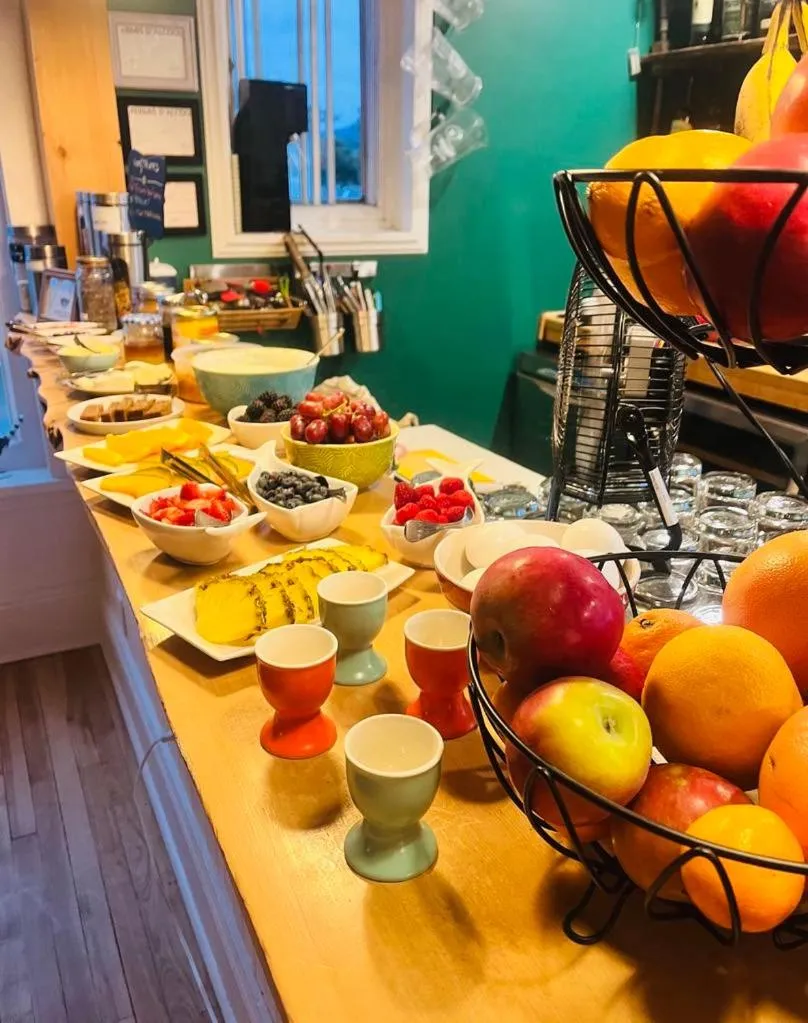 Buffet breakfast in Les Pinsons des Rives