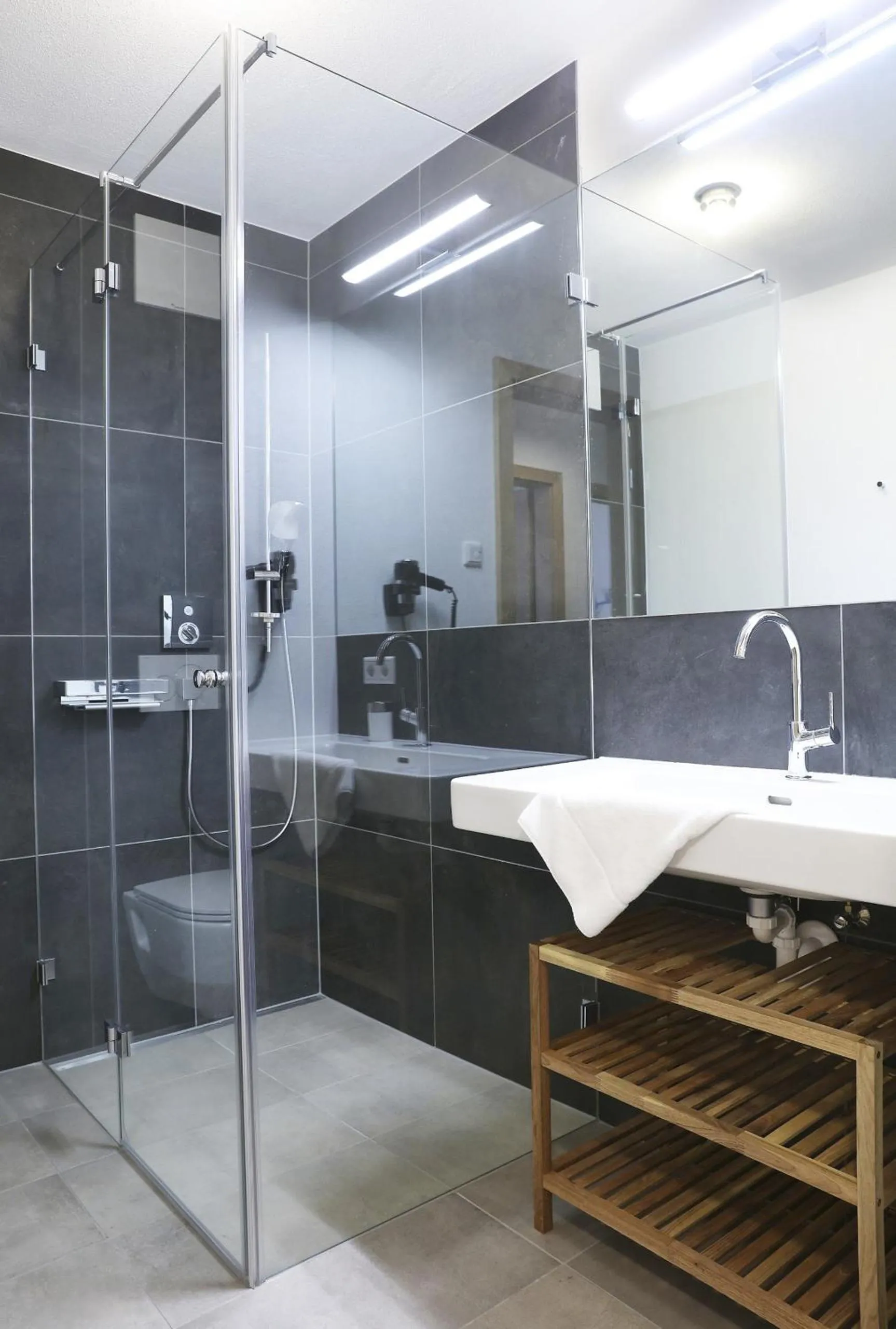 Shower in Tauernsuites Mitterwirt by ALPS RESORTS