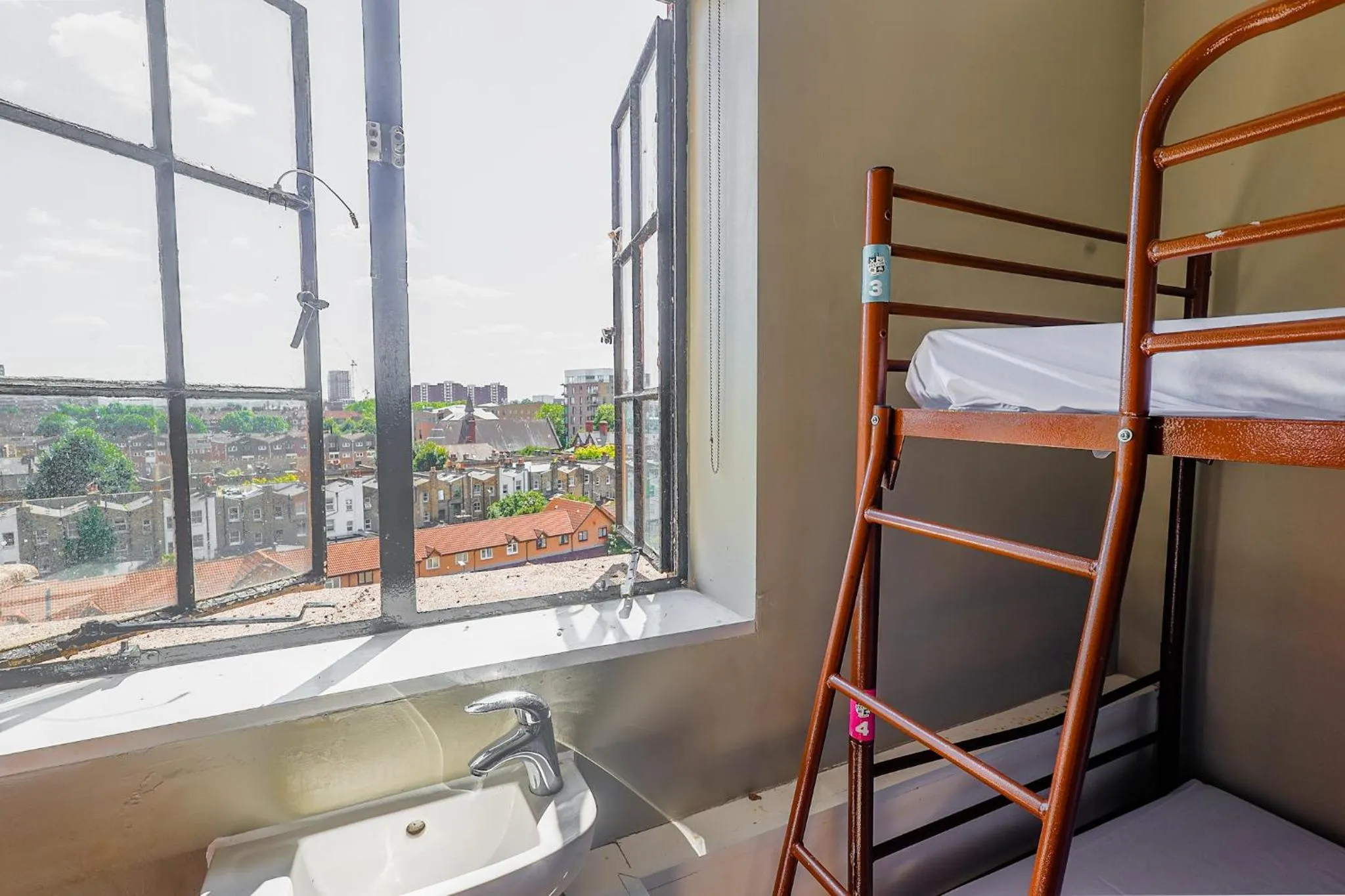 Bathroom, Bed in Rest Up London