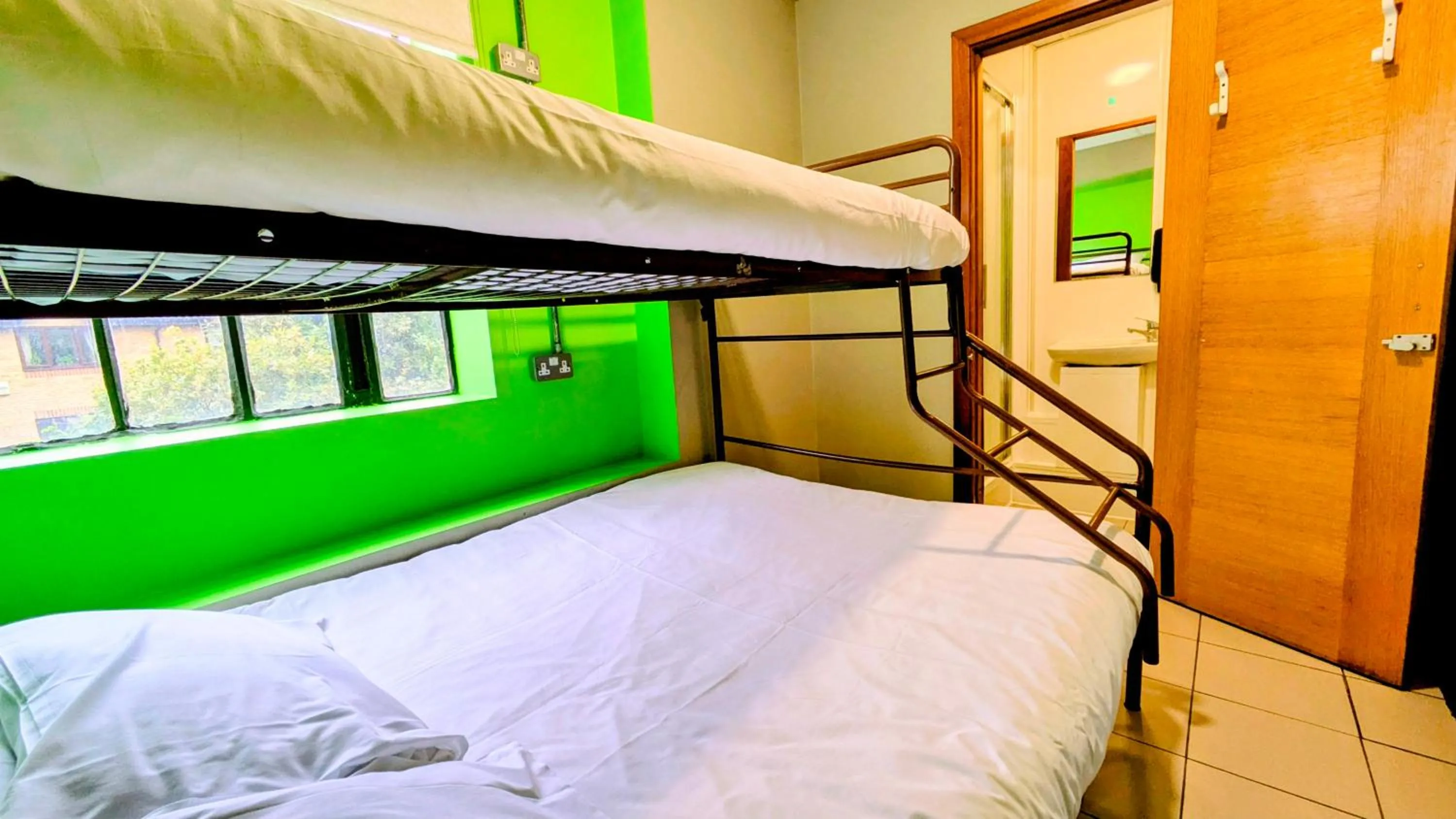 Photo of the whole room, Bed in Rest Up London