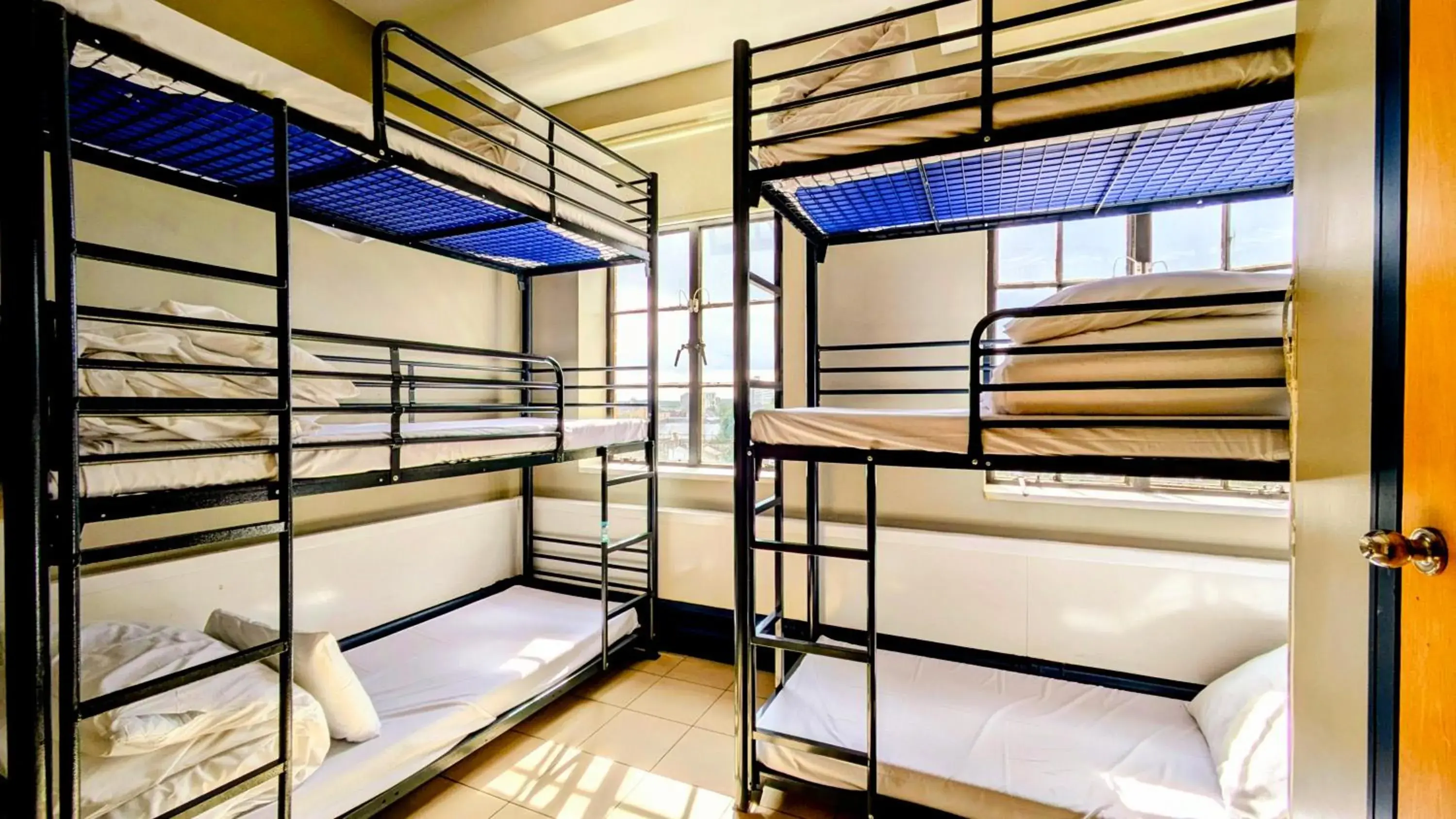 Private Room for 6 with Private Bathroom in Rest Up London Private Room for 6 with Private Bathroom in Rest Up London