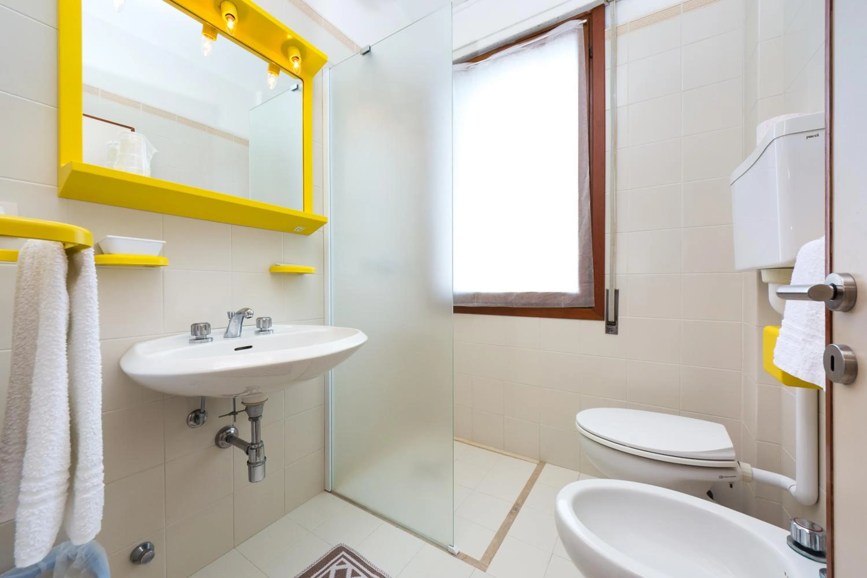 Shower in Hotel Eden