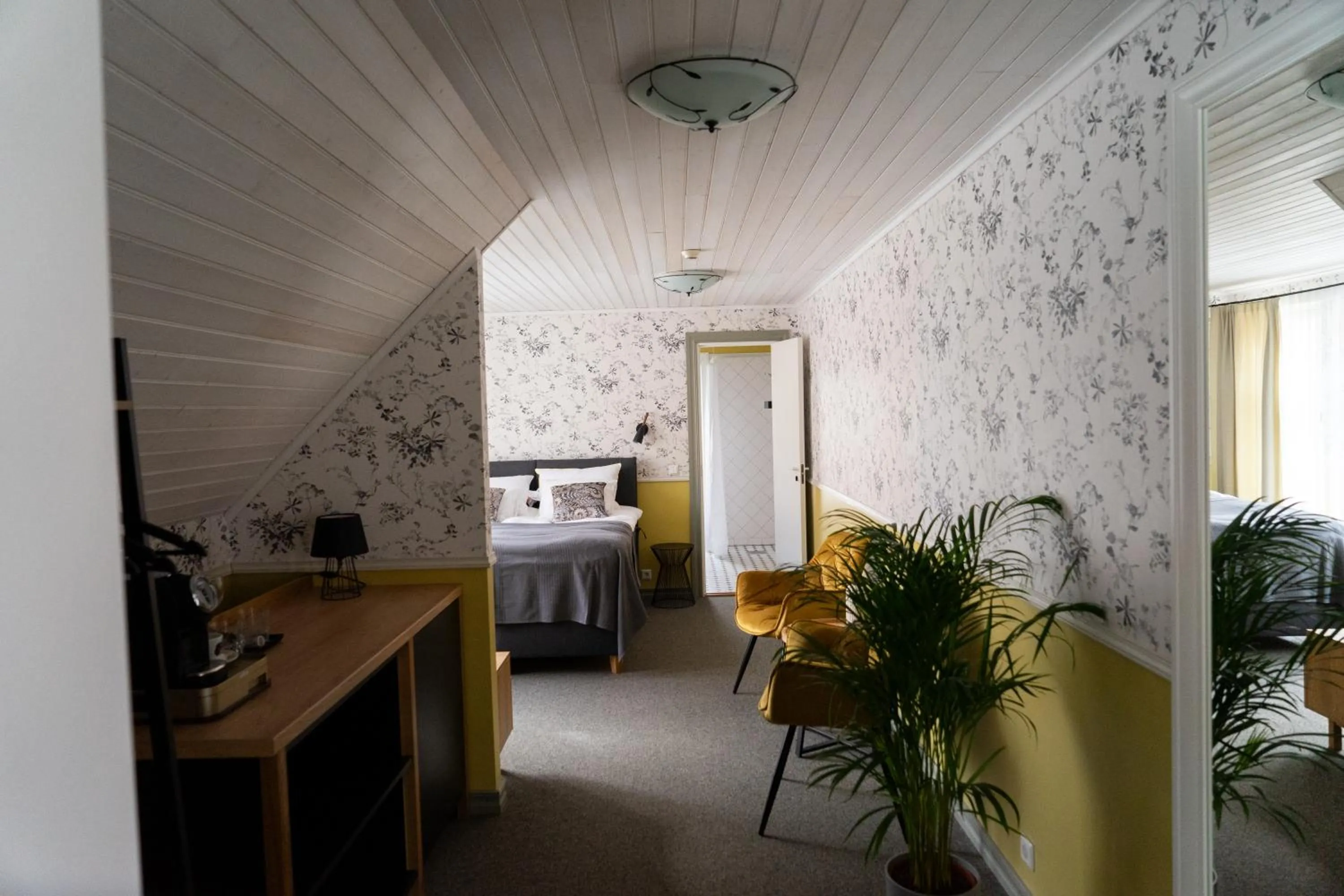Coffee/tea facilities, Bed in Vanalinna Boutique Hotel