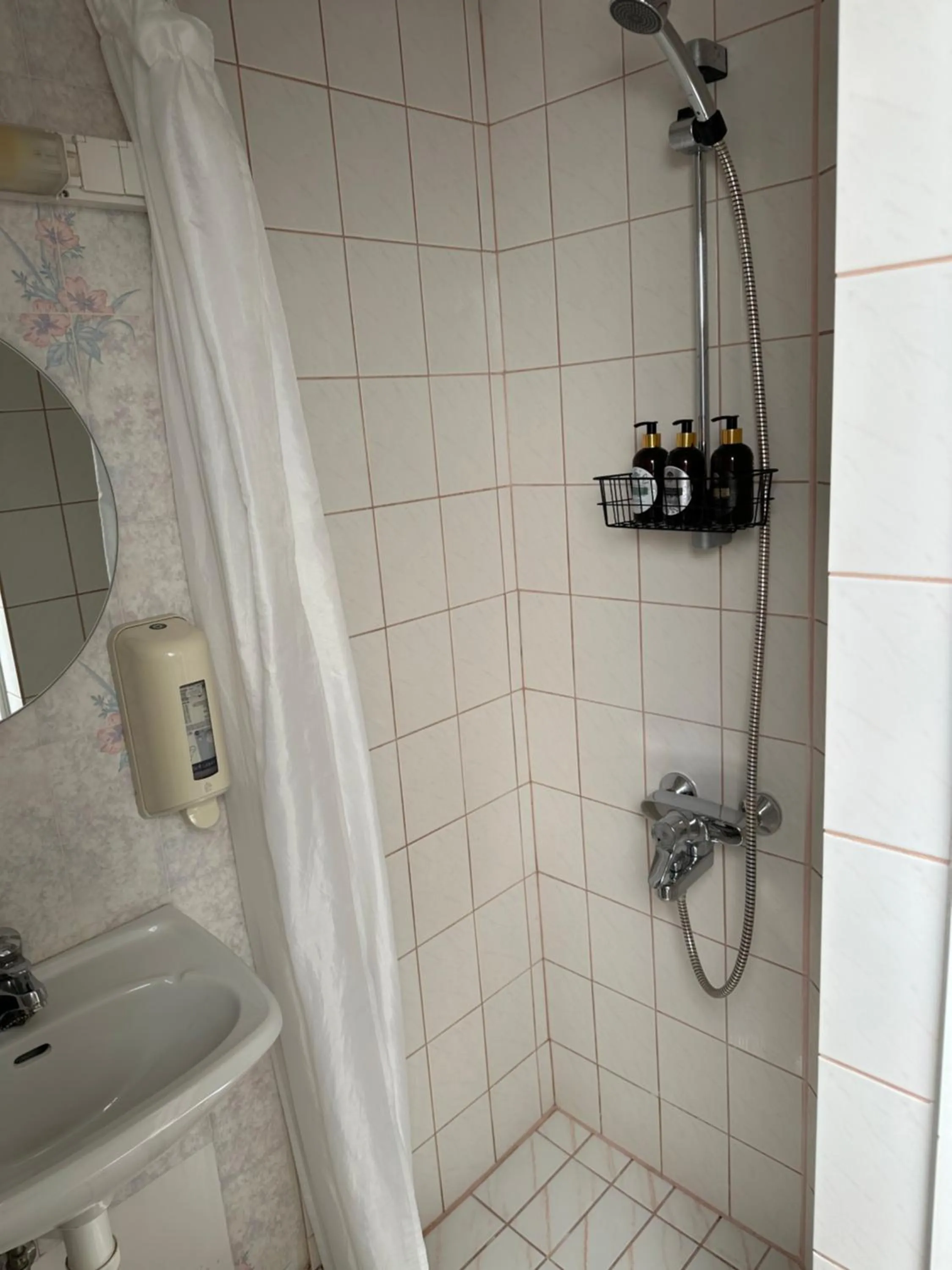 Shower in Vanalinna Boutique Hotel