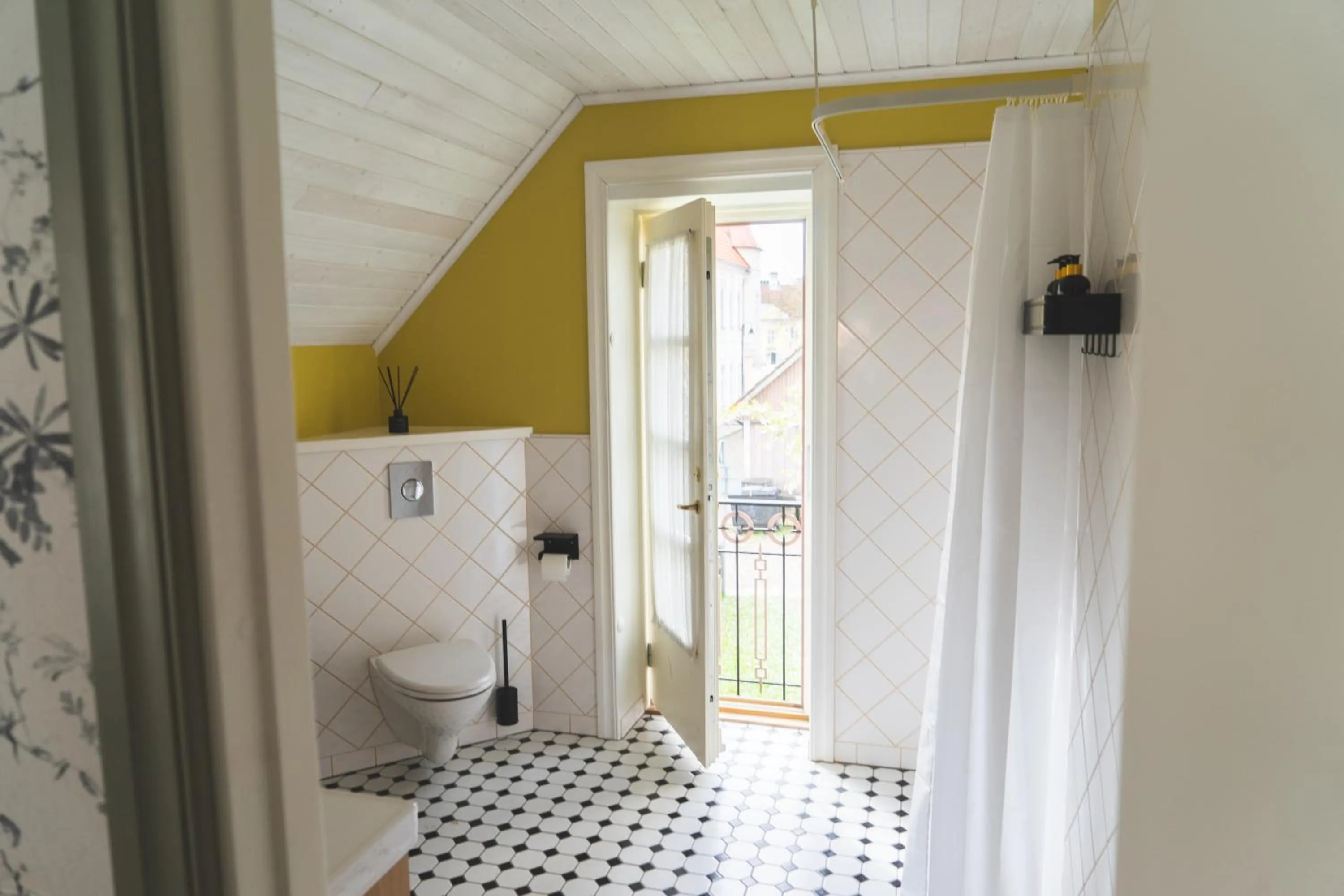 Toilet in Vanalinna Boutique Hotel
