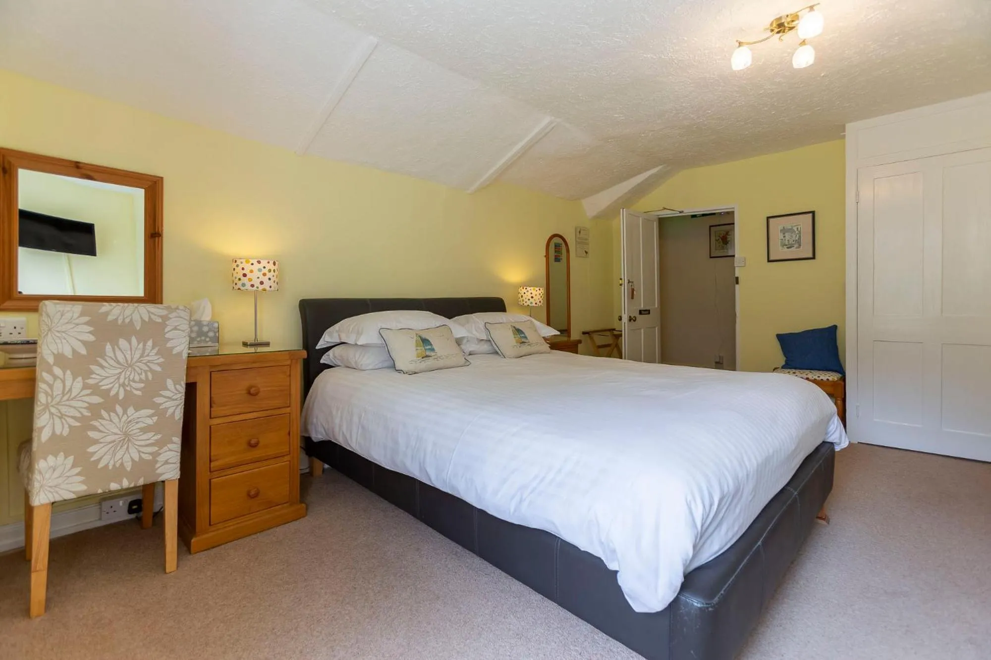 Bed in Stratton Gardens