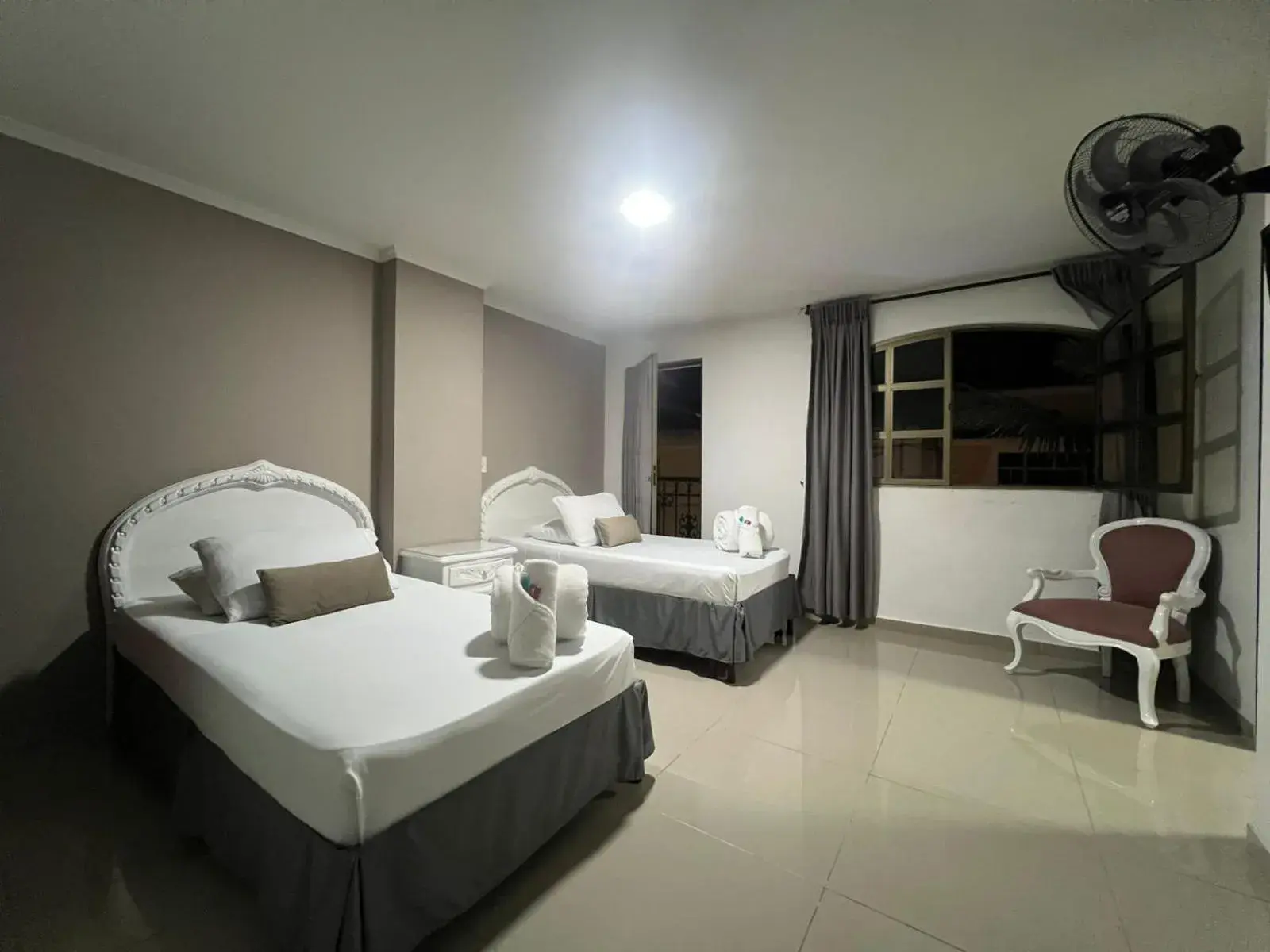 Twin Room in Hotel Suite Santa Rosa Twin Room in Hotel Suite Santa Rosa