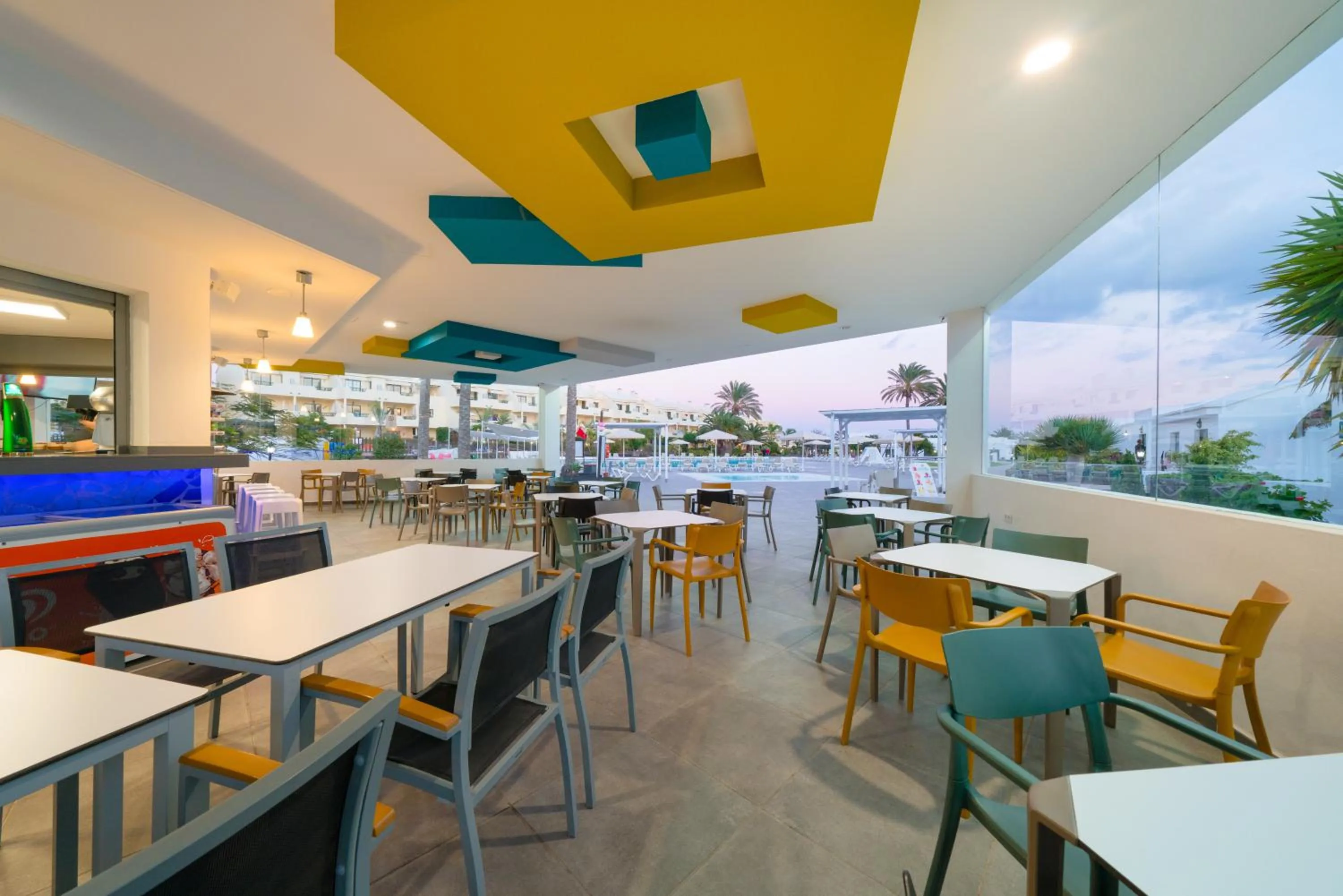 Restaurant/places to eat in Apartamentos Santa Rosa