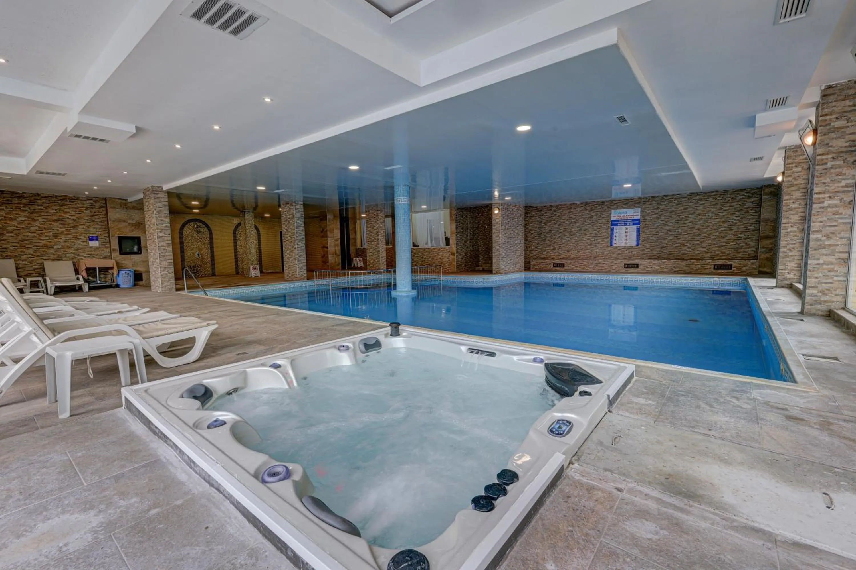 Hot Tub in Hotel Shipka All Inclusive