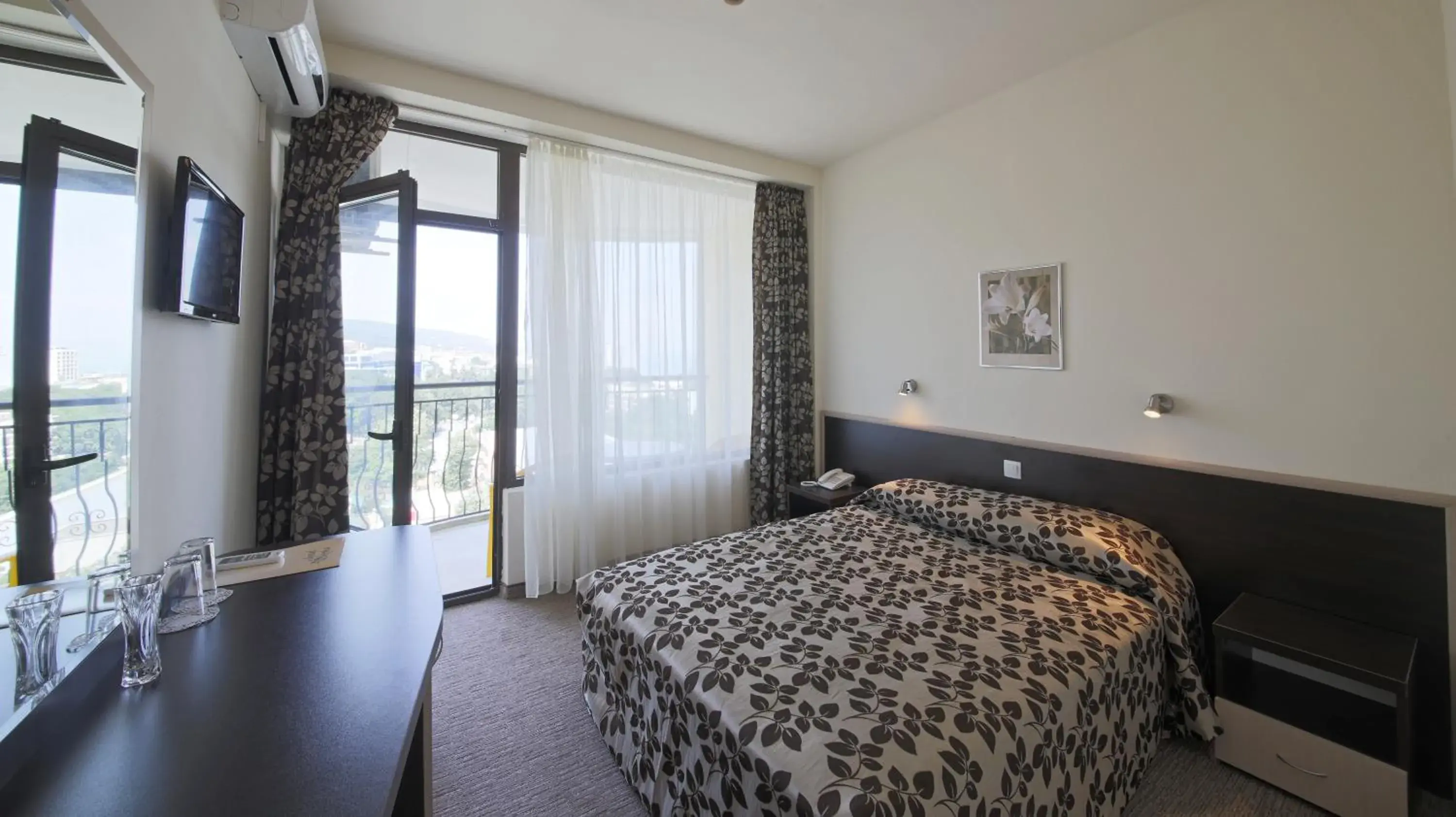 Single Room with Balcony in Hotel Shipka All Inclusive Single Room with Balcony in Hotel Shipka All Inclusive